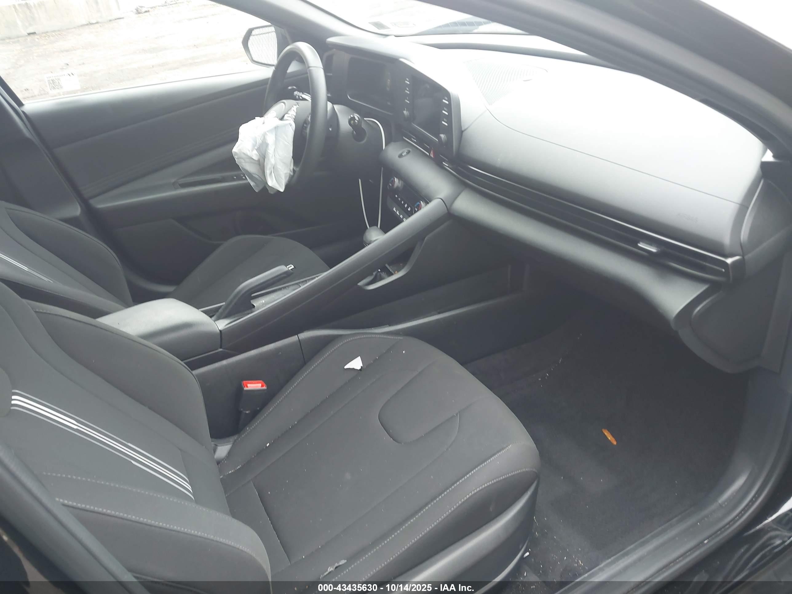 HYUNDAI ELANTRA image 5