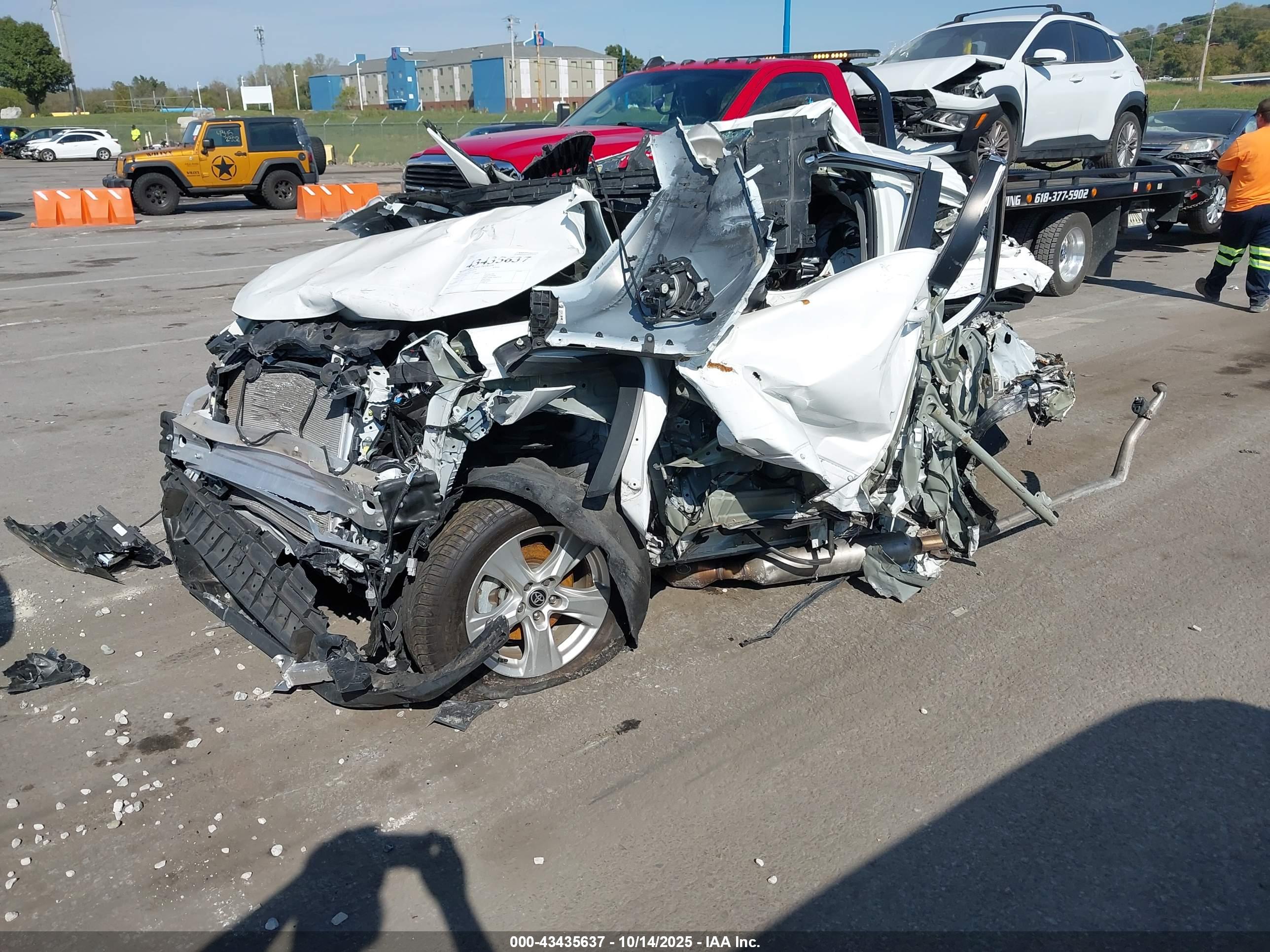 TOYOTA RAV4 image 2