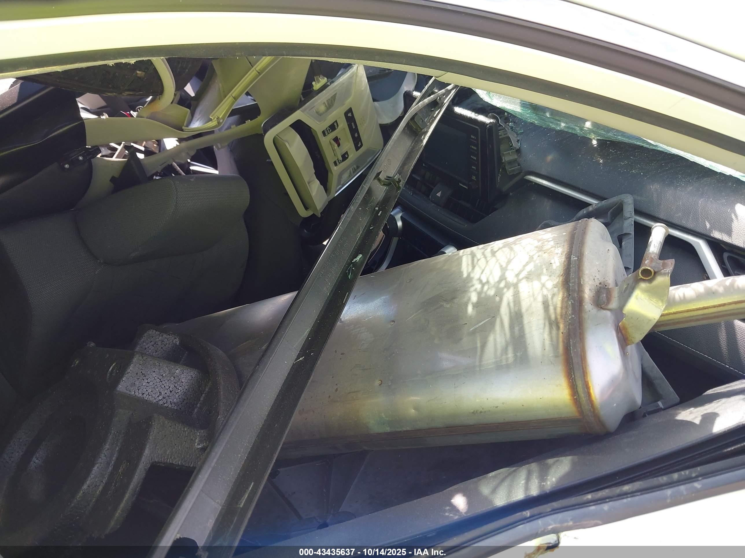 TOYOTA RAV4 image 5
