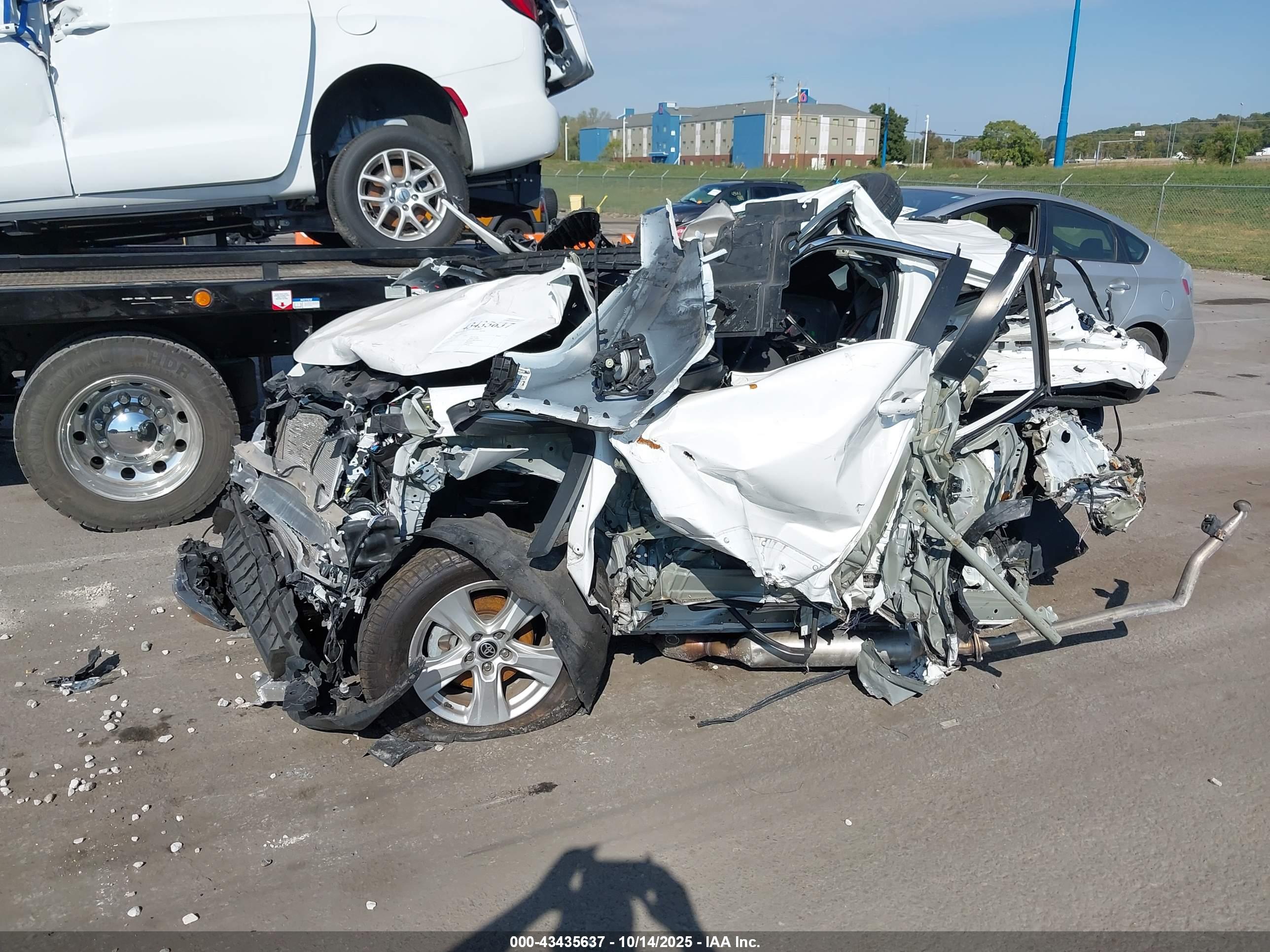 TOYOTA RAV4 image 6