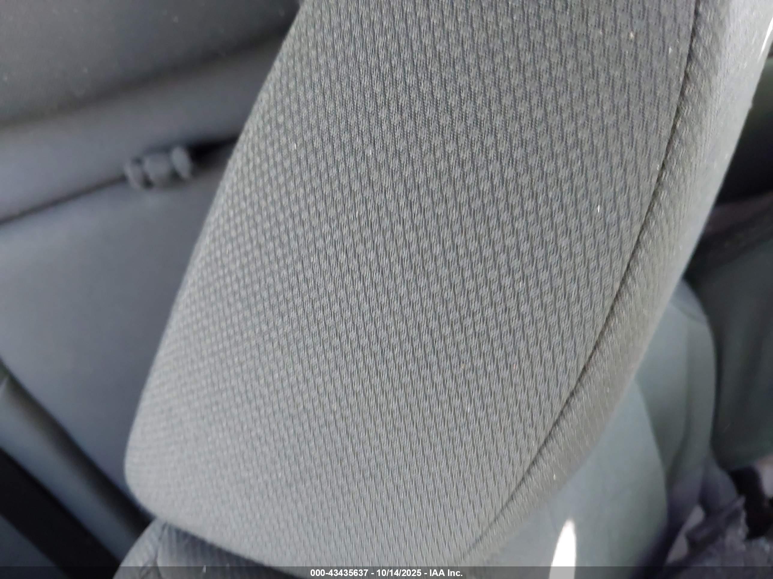 TOYOTA RAV4 image 8