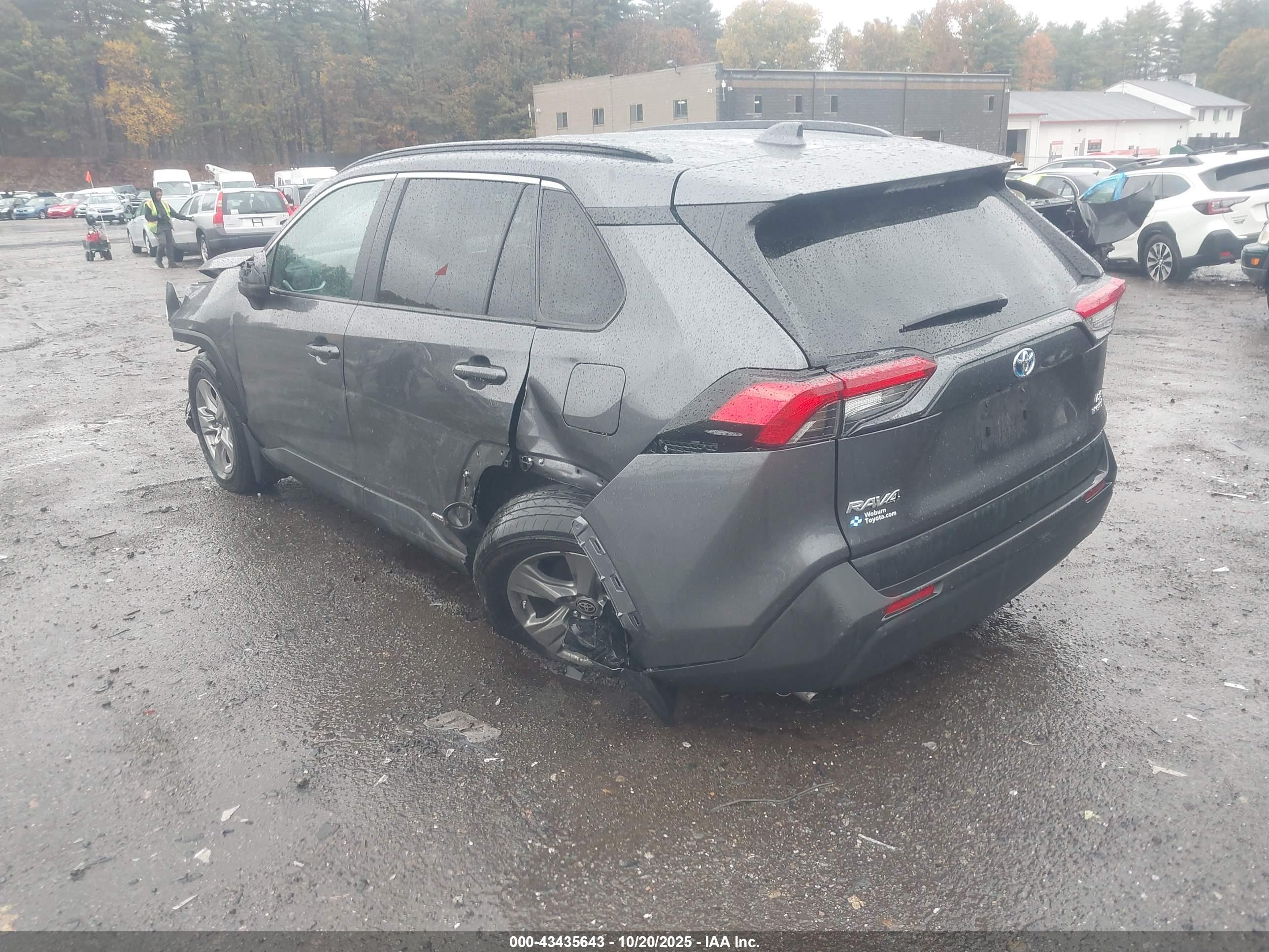 TOYOTA RAV4 image 3