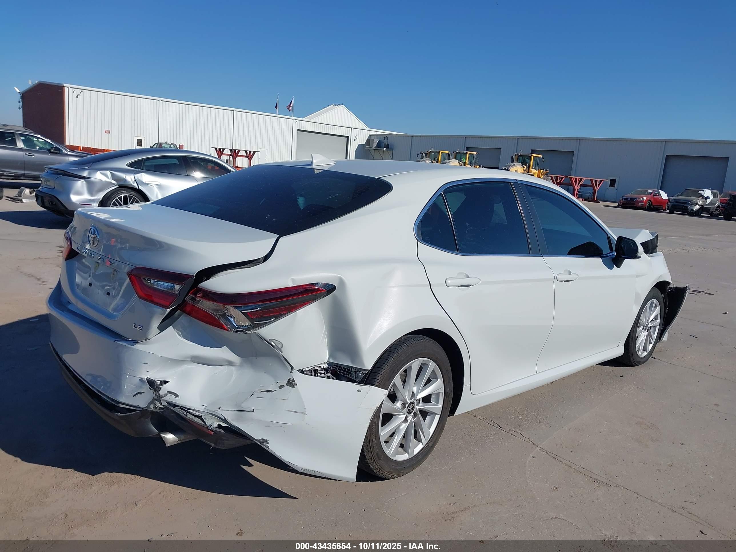 TOYOTA CAMRY image 4