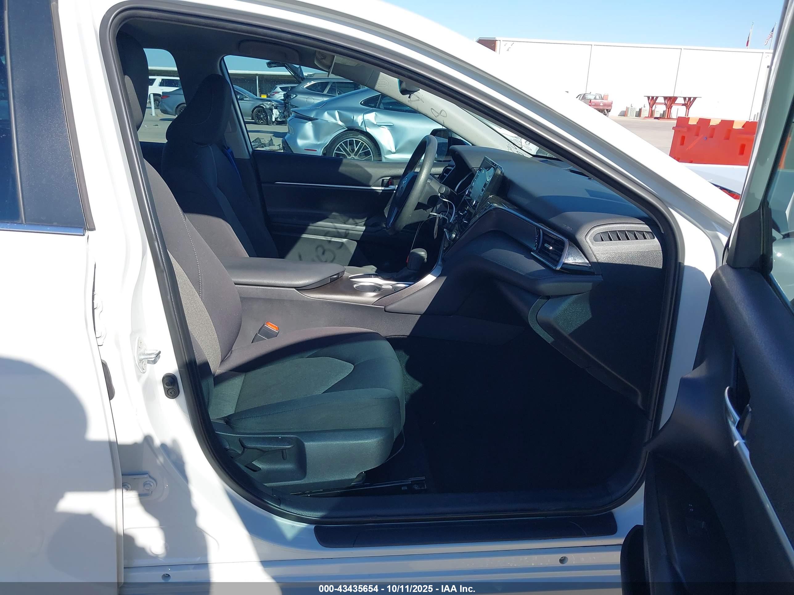 TOYOTA CAMRY image 5