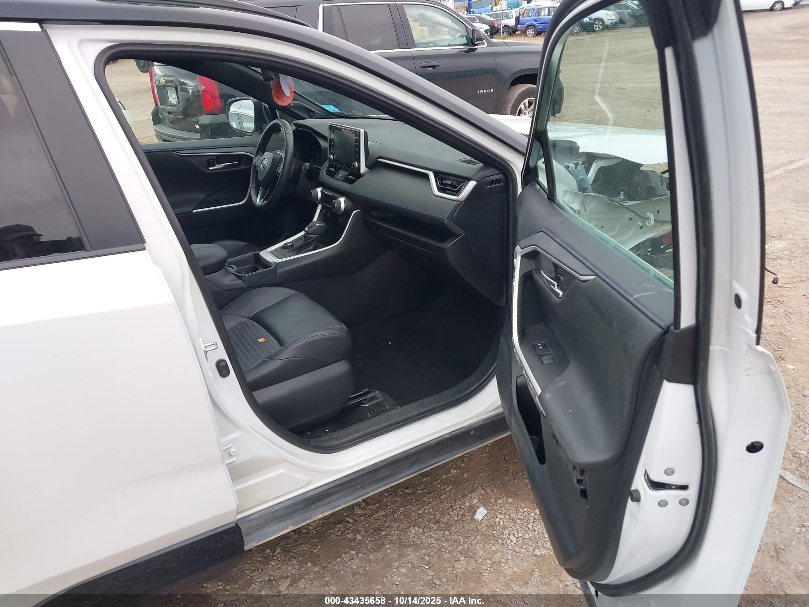 TOYOTA RAV4 image 5