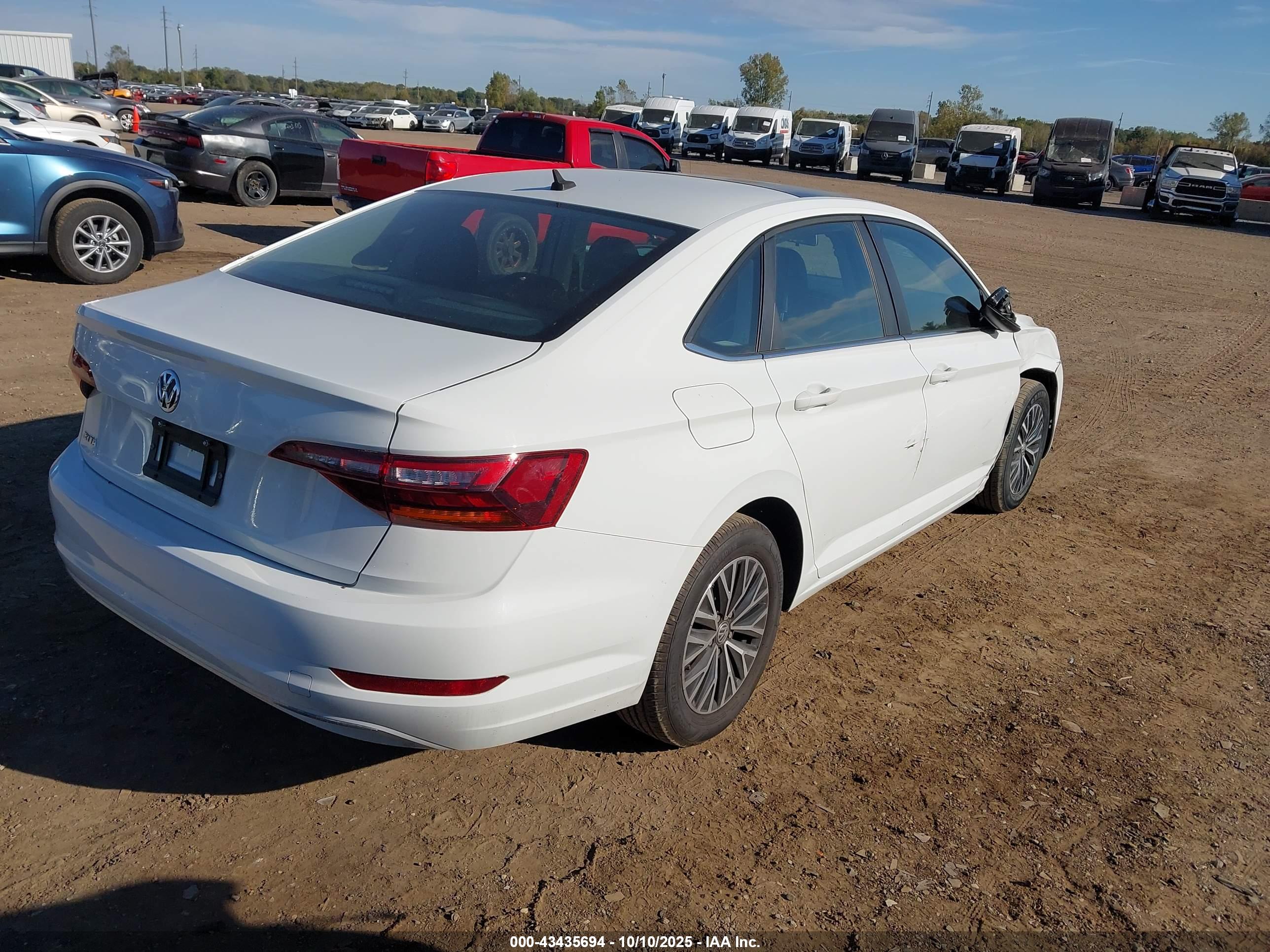 VOLKSWAGEN JETTA image 4