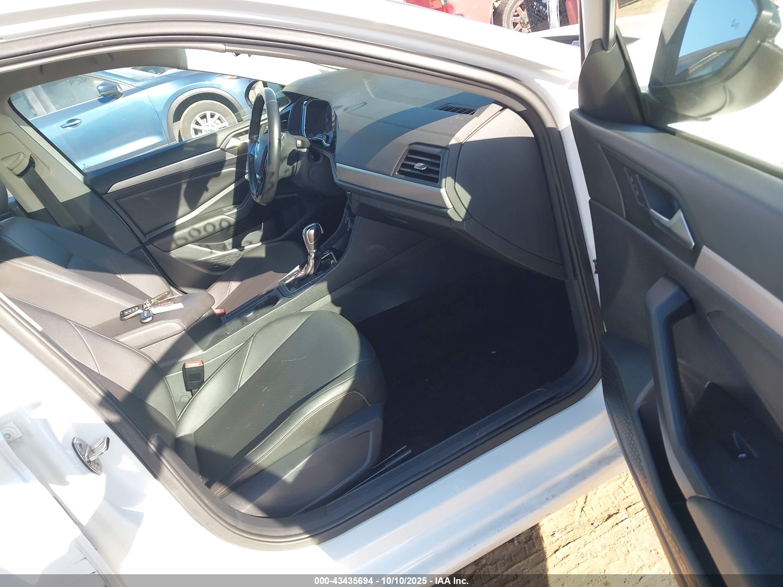VOLKSWAGEN JETTA image 5