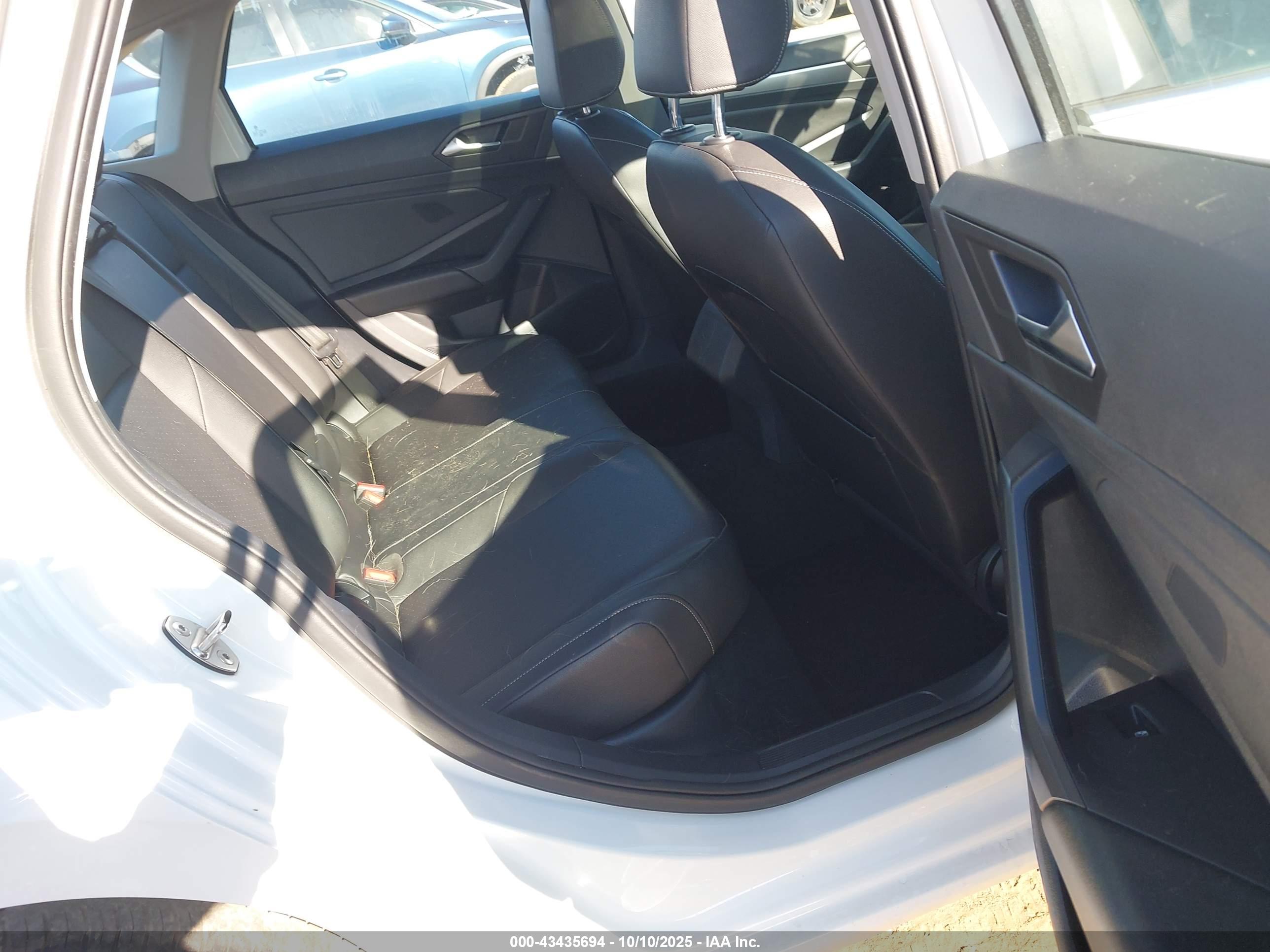 VOLKSWAGEN JETTA image 8