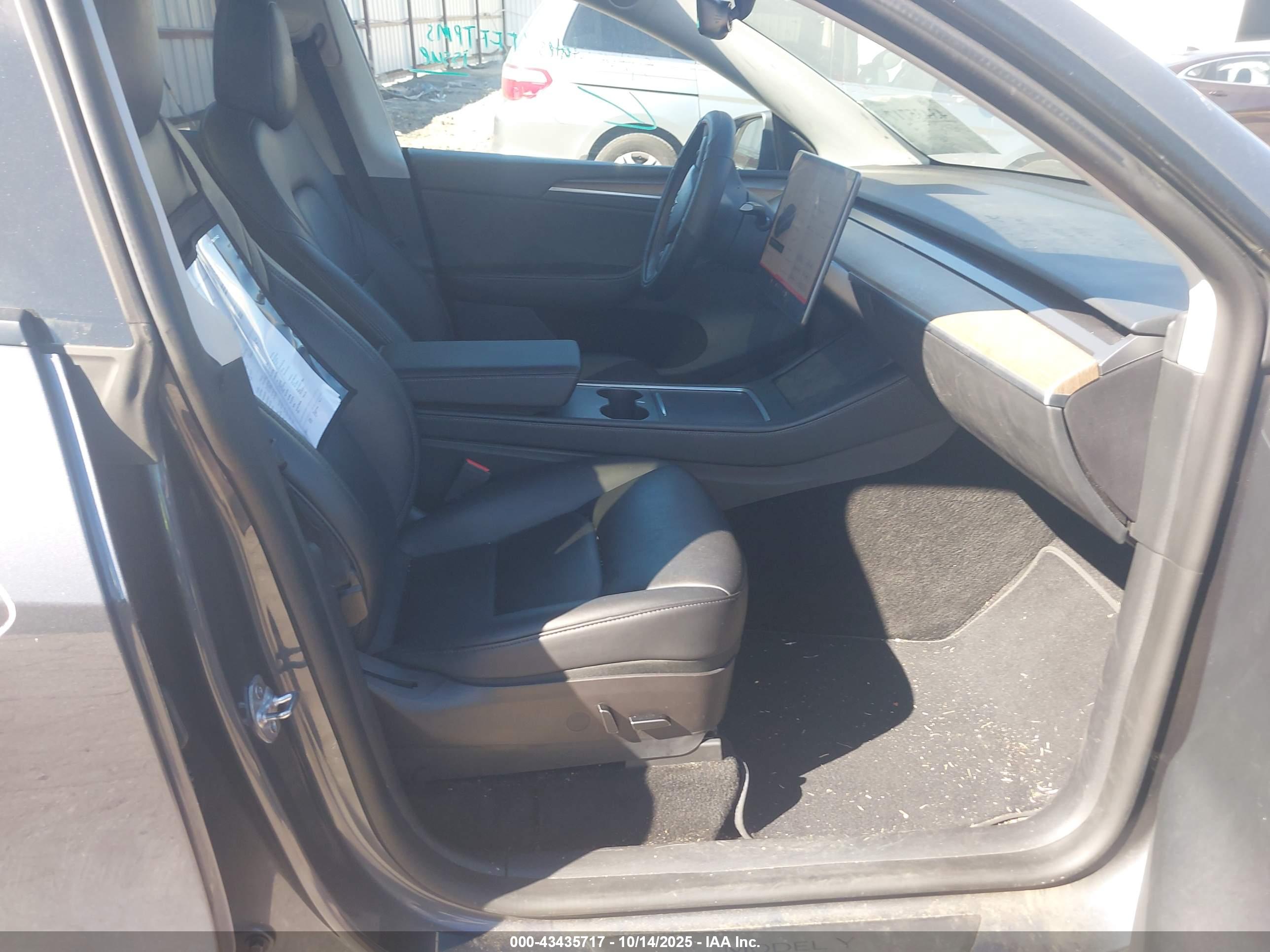 TESLA MODEL image 5
