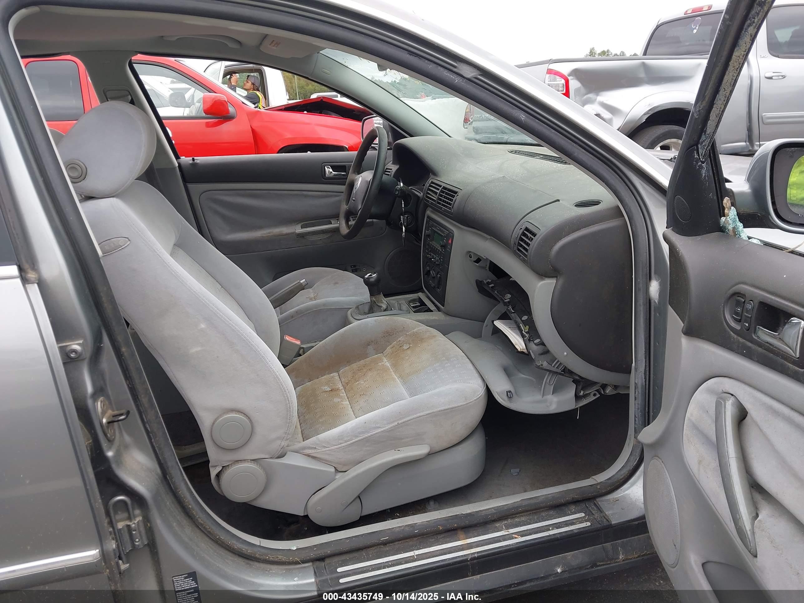 VOLKSWAGEN PASSAT image 5