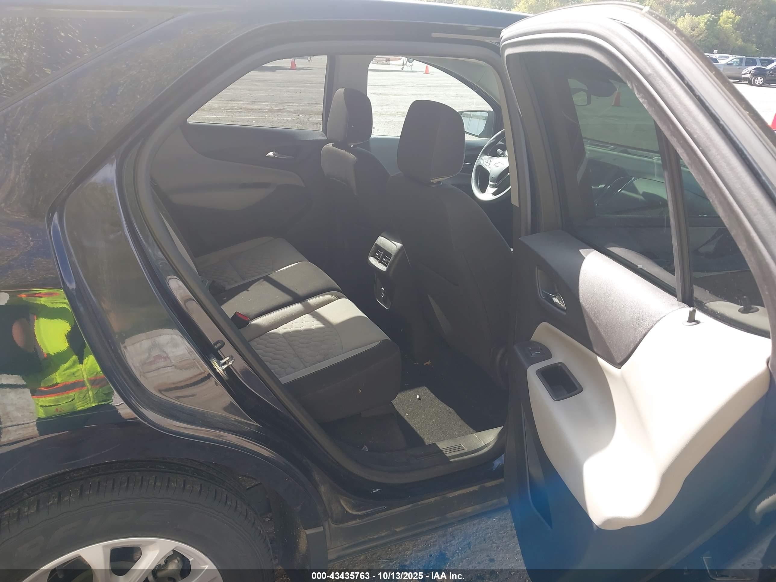 CHEVROLET EQUINOX image 8