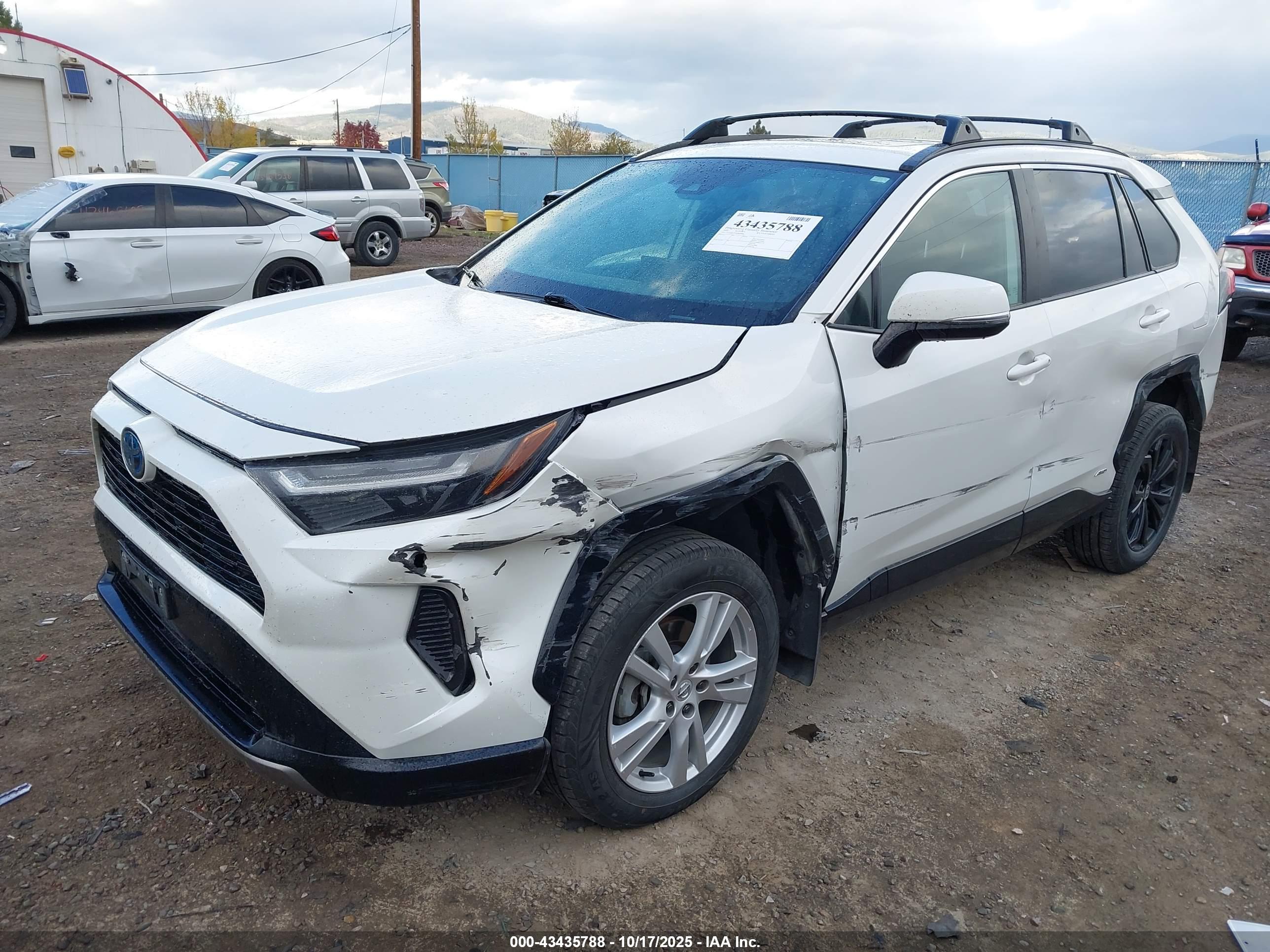 TOYOTA RAV4 image 2