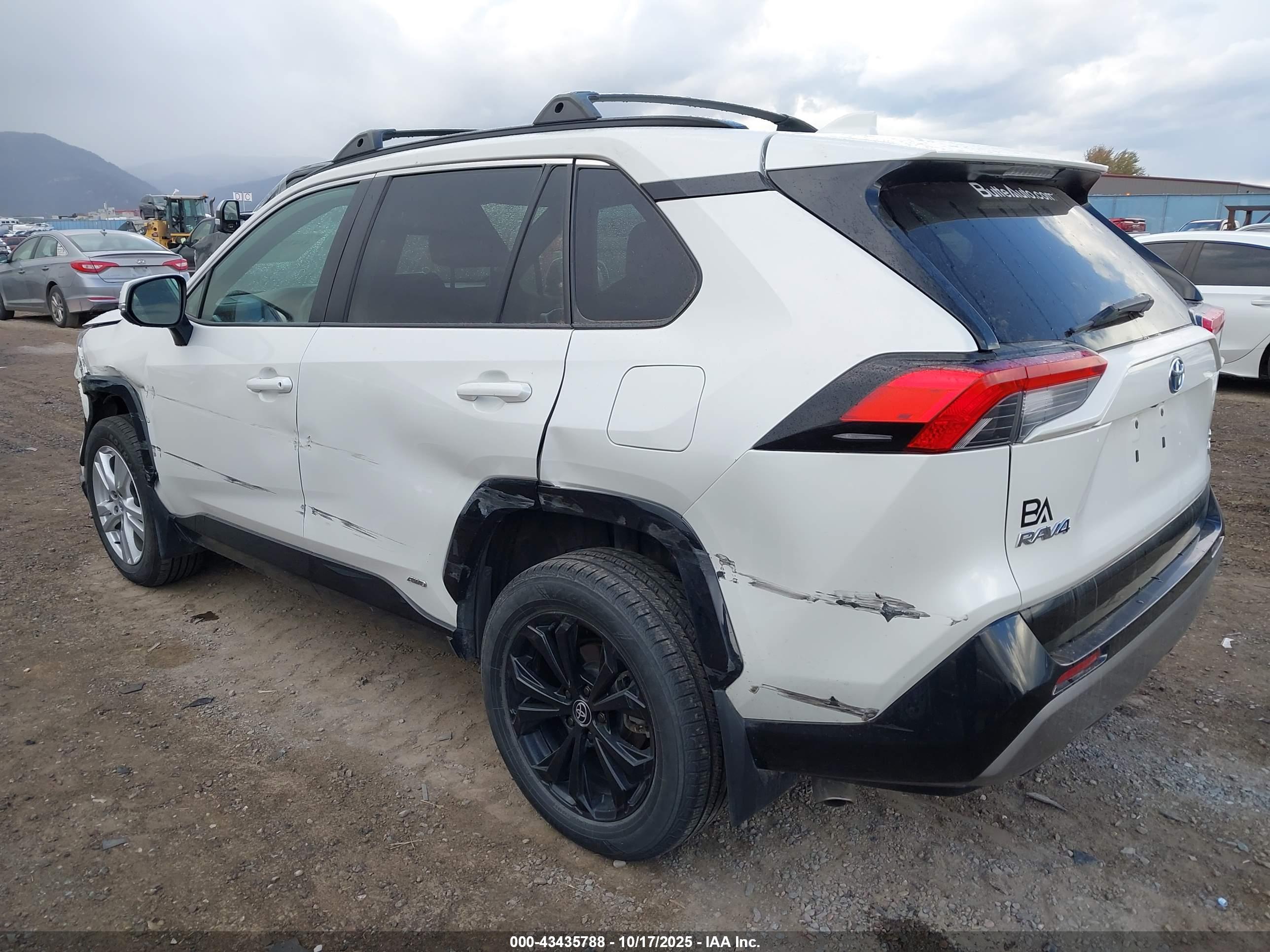 TOYOTA RAV4 image 3