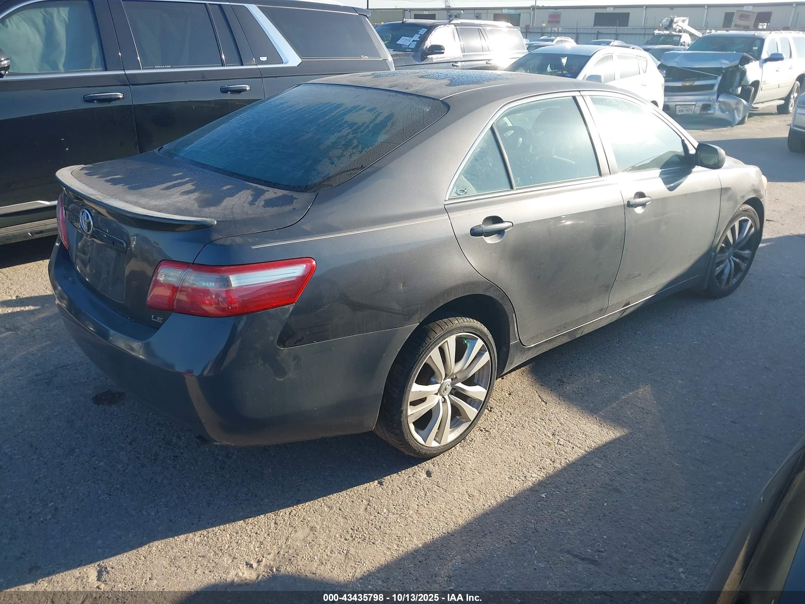 TOYOTA CAMRY image 4
