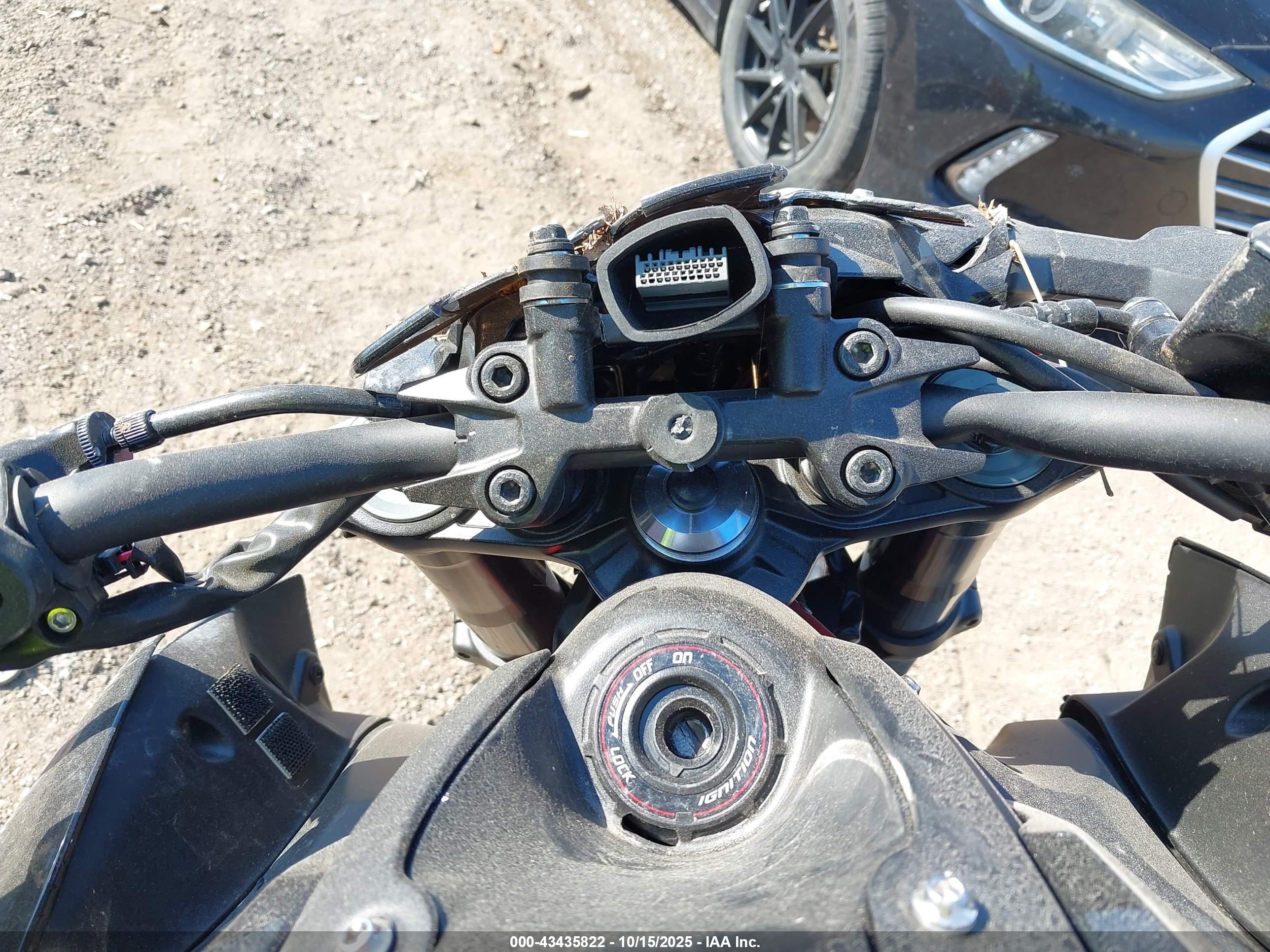 KAWASAKI ZR900 image 7