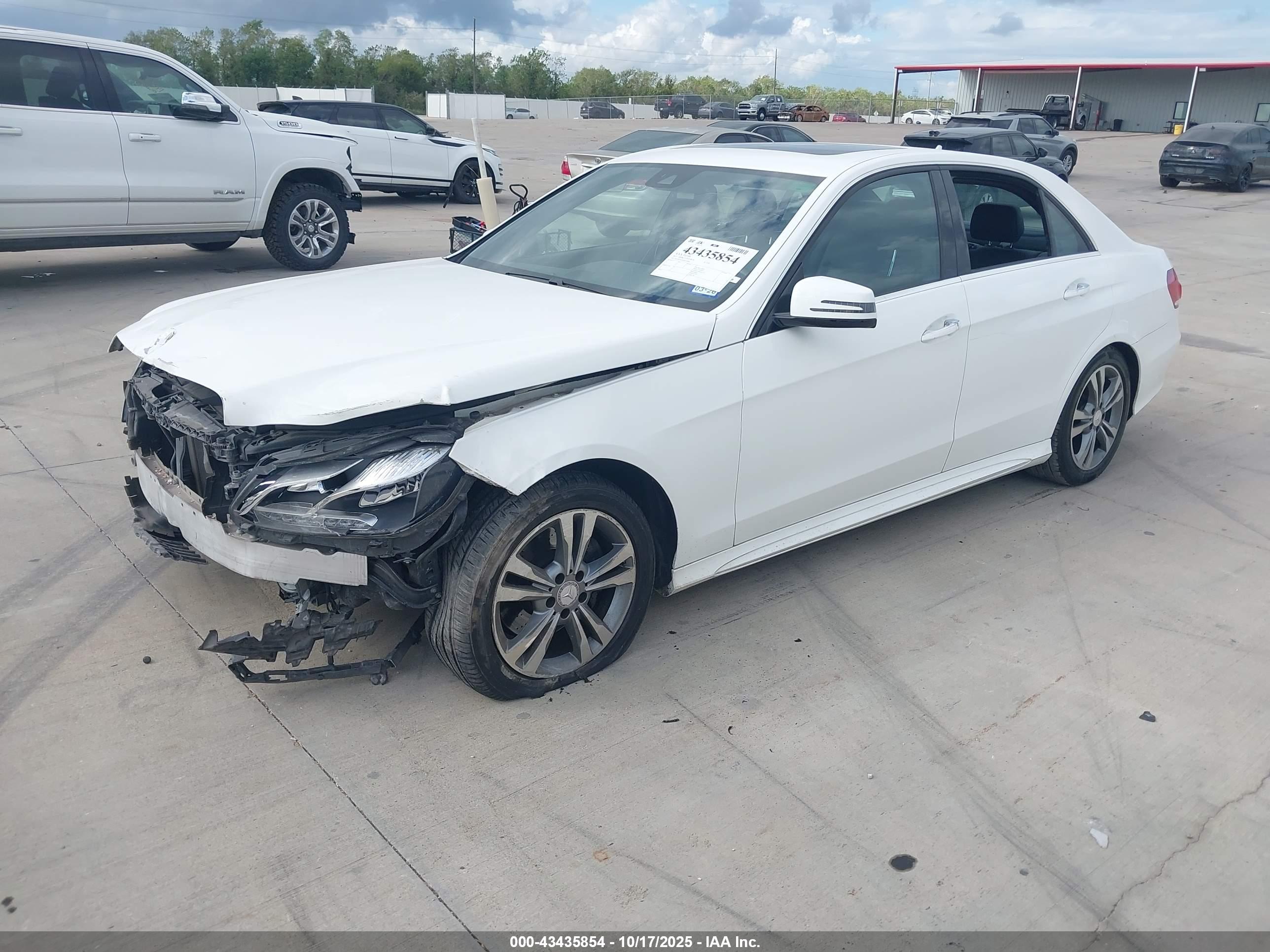 MERCEDES-BENZ E image 2