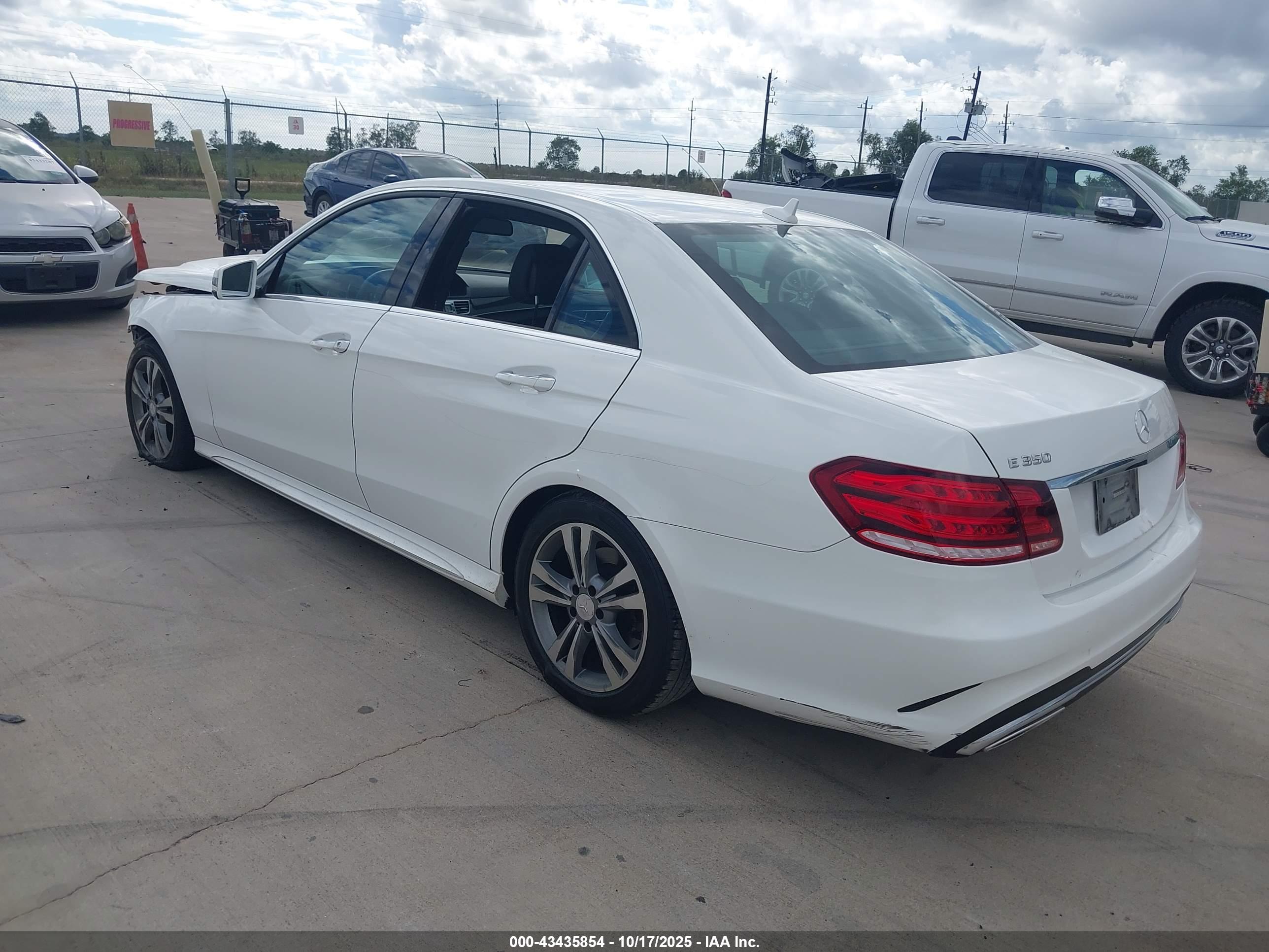 MERCEDES-BENZ E image 3