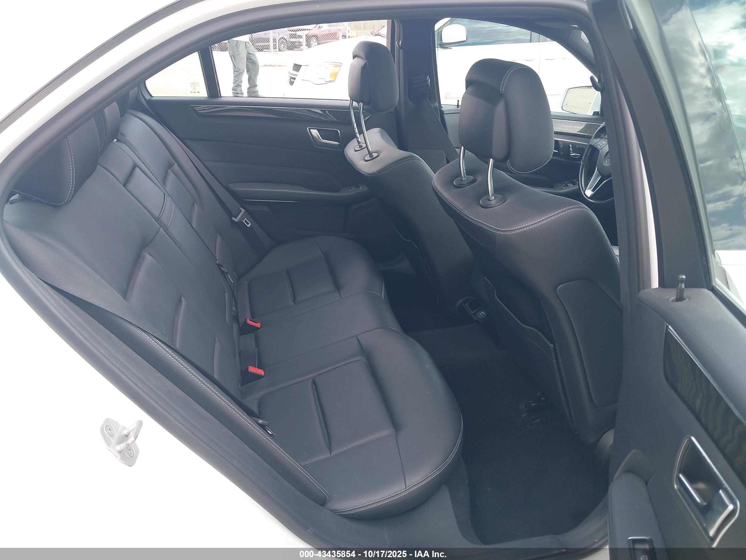 MERCEDES-BENZ E image 8