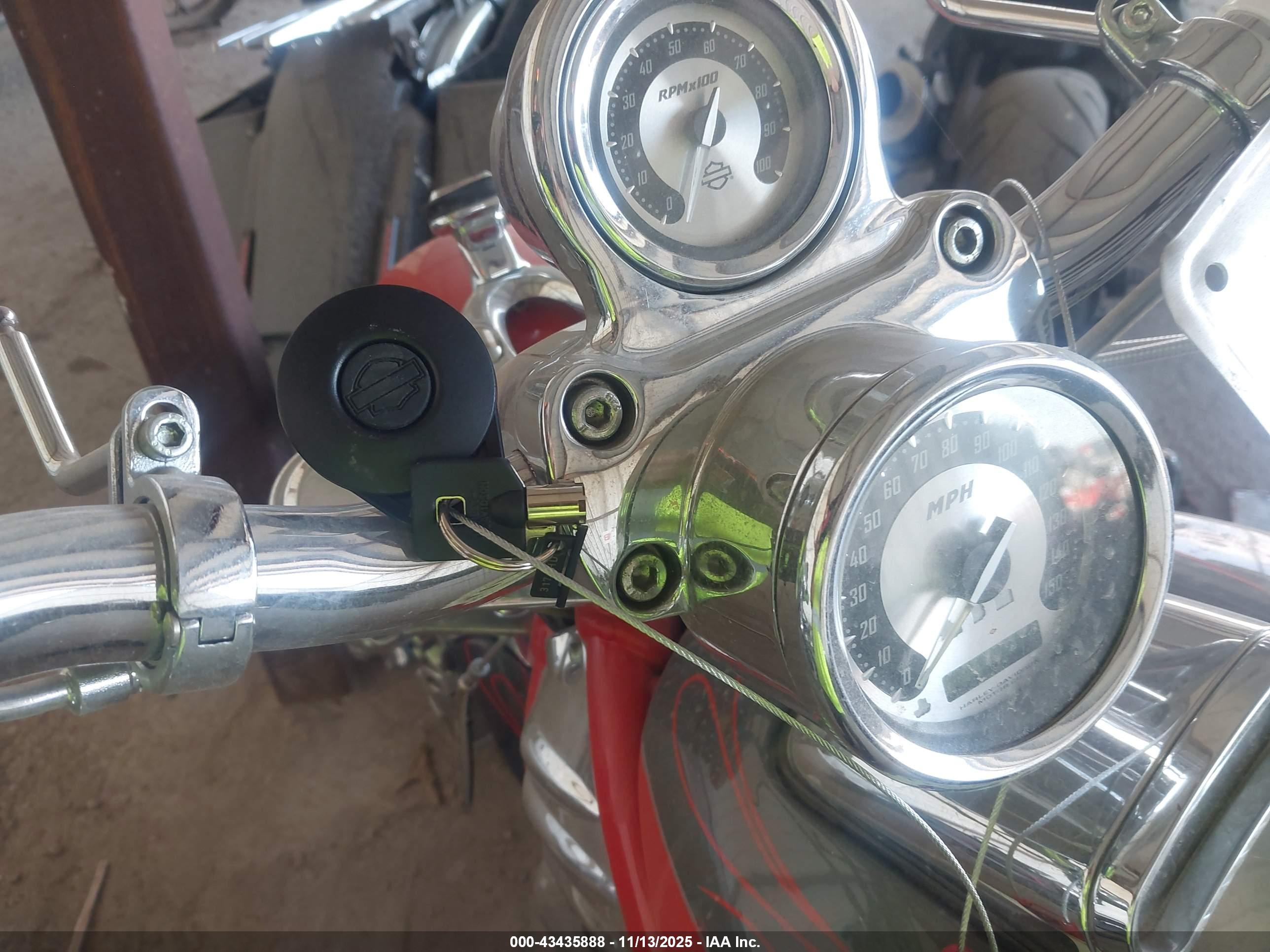 HARLEY-DAVIDSON VRSCSE image 11