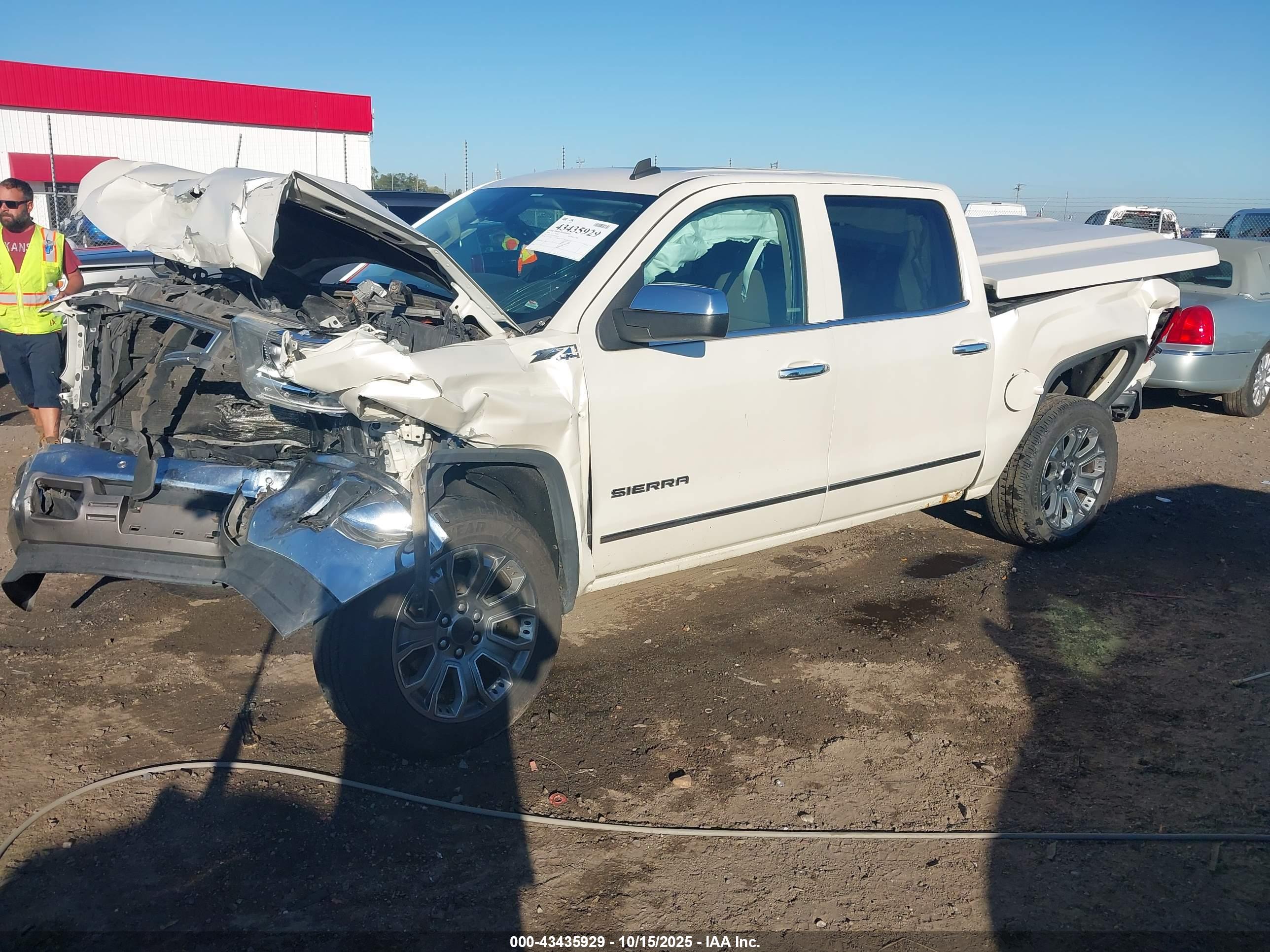 GMC SIERRA image 2