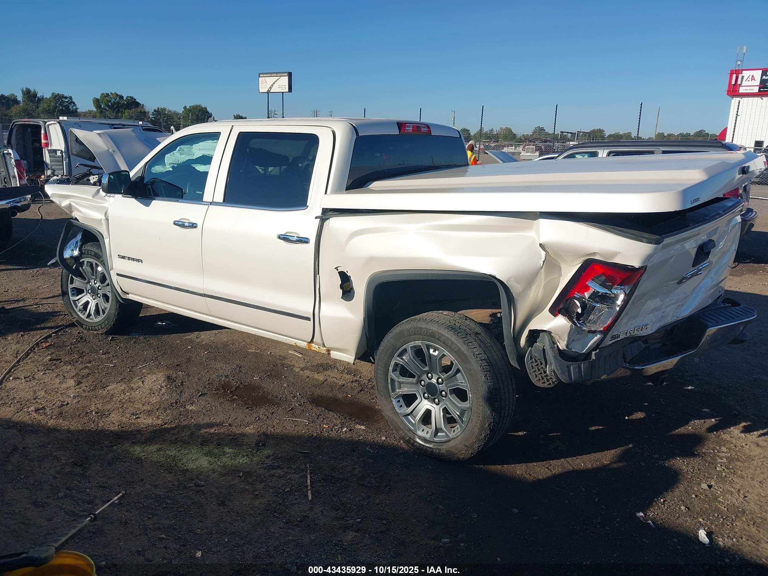GMC SIERRA image 3