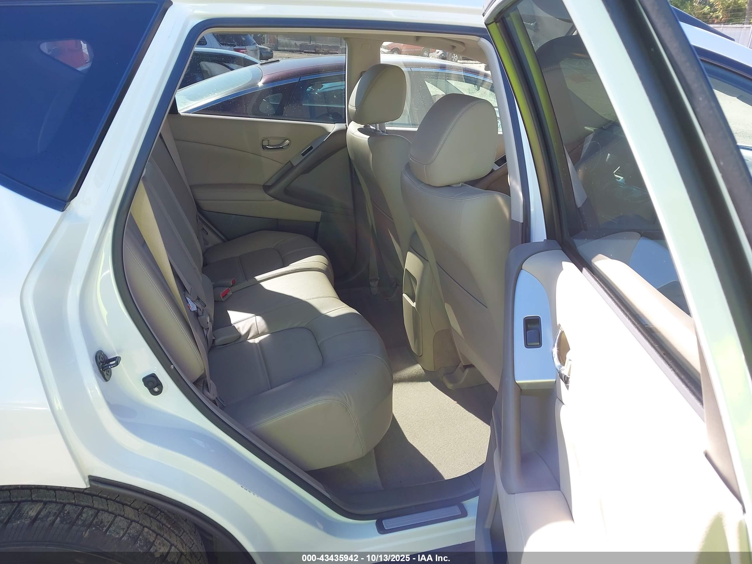 NISSAN MURANO image 8