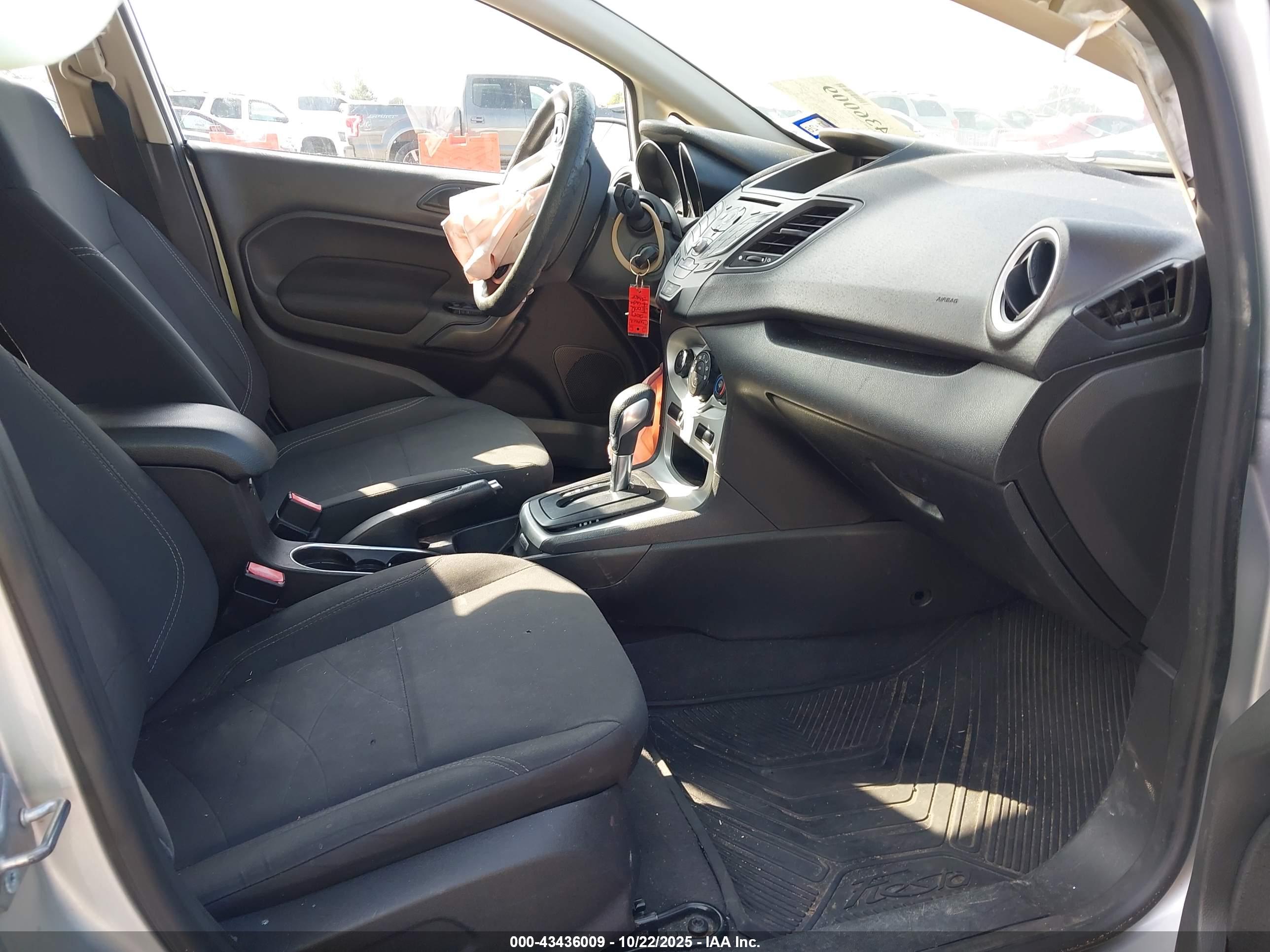 FORD FIESTA image 5
