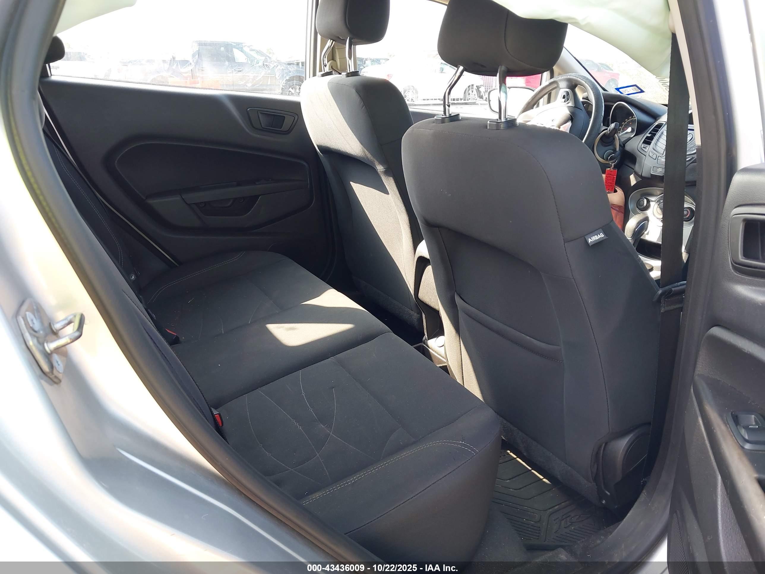FORD FIESTA image 8