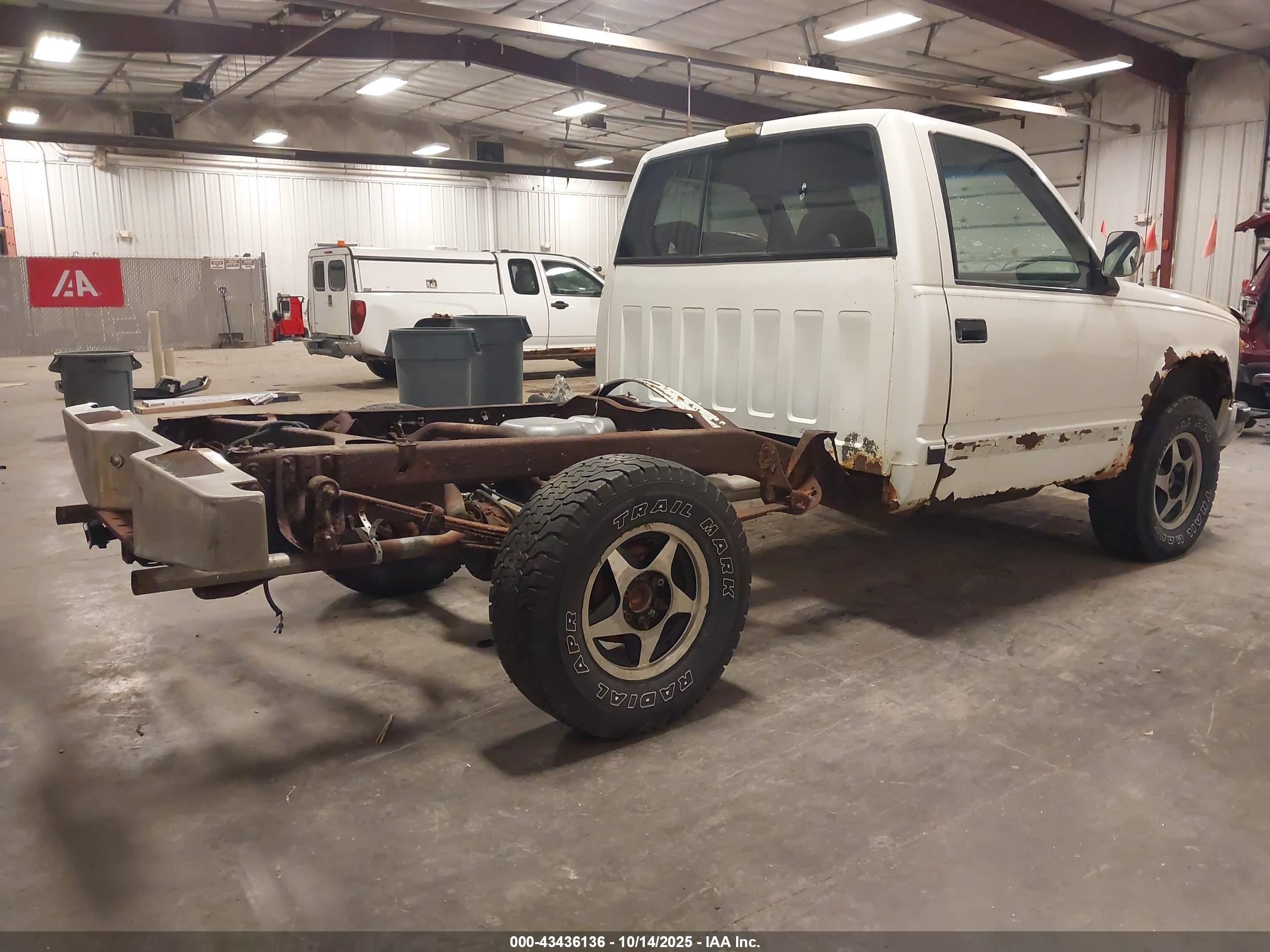 CHEVROLET GMT-400 image 4