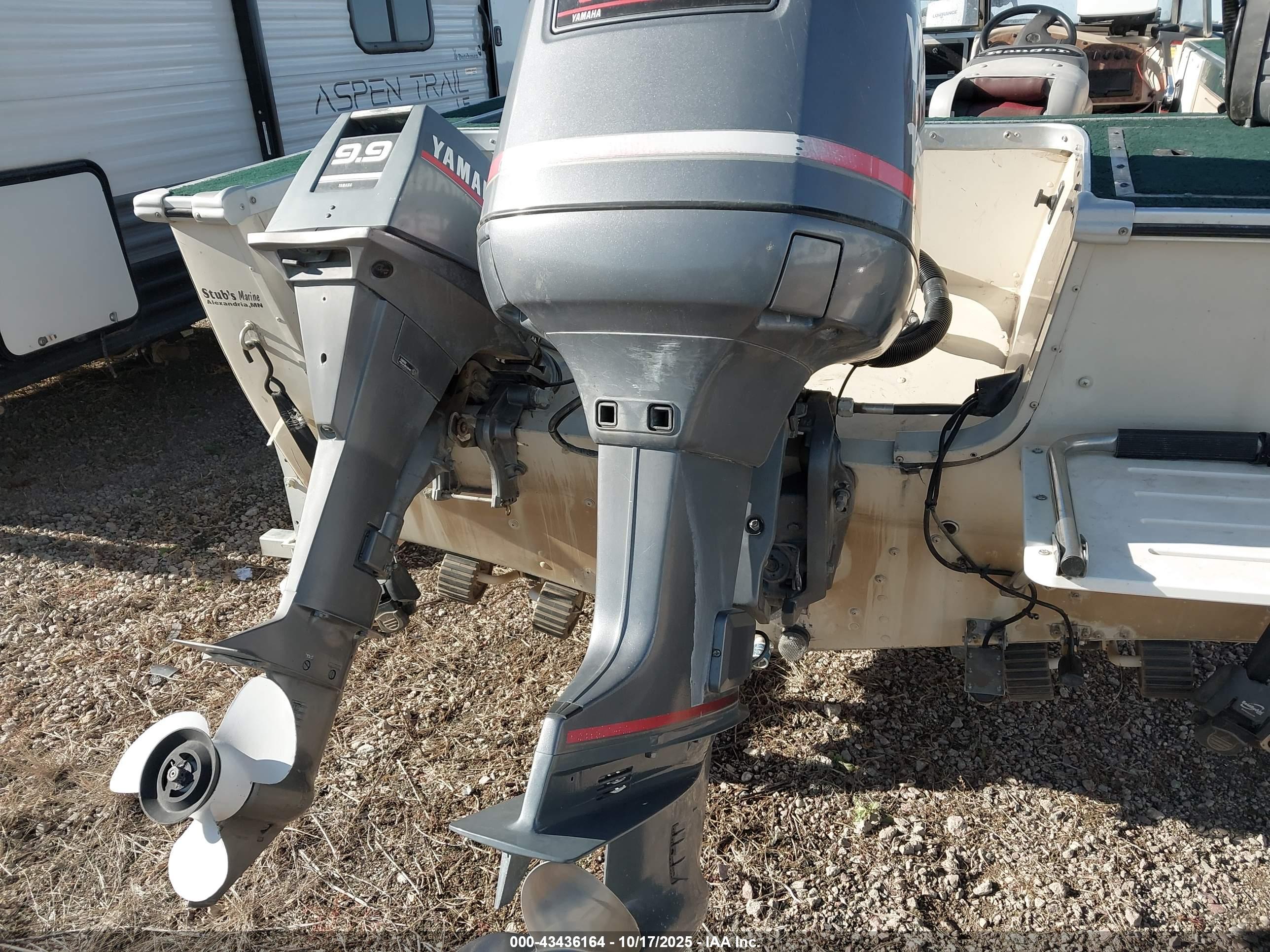 ALUMACRAFT BOAT image 10