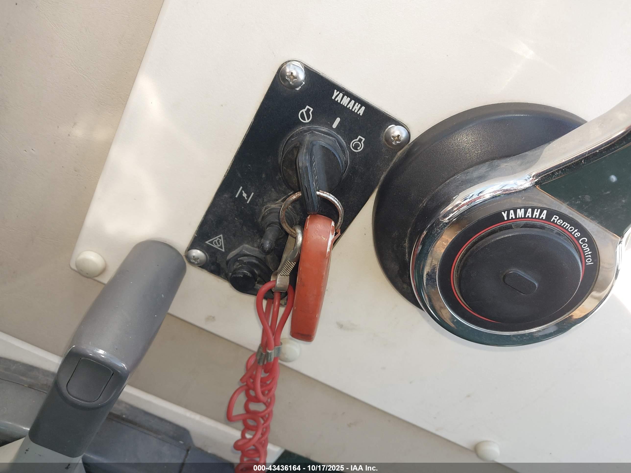 ALUMACRAFT BOAT image 11