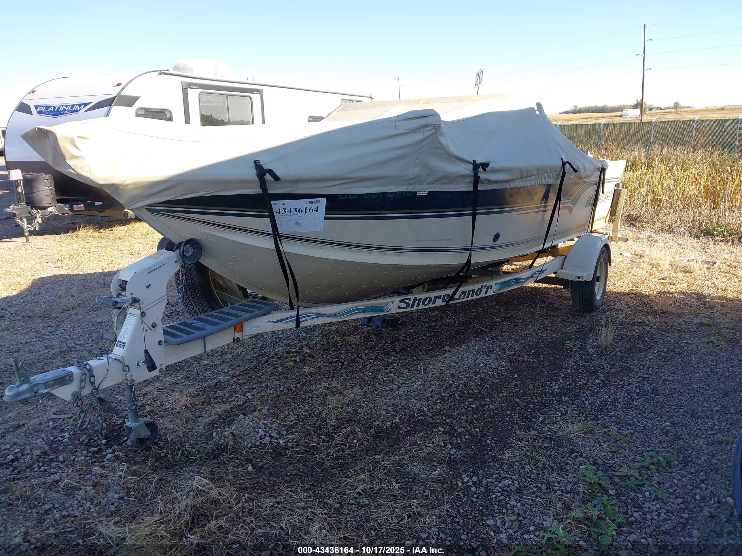 ALUMACRAFT BOAT image 2