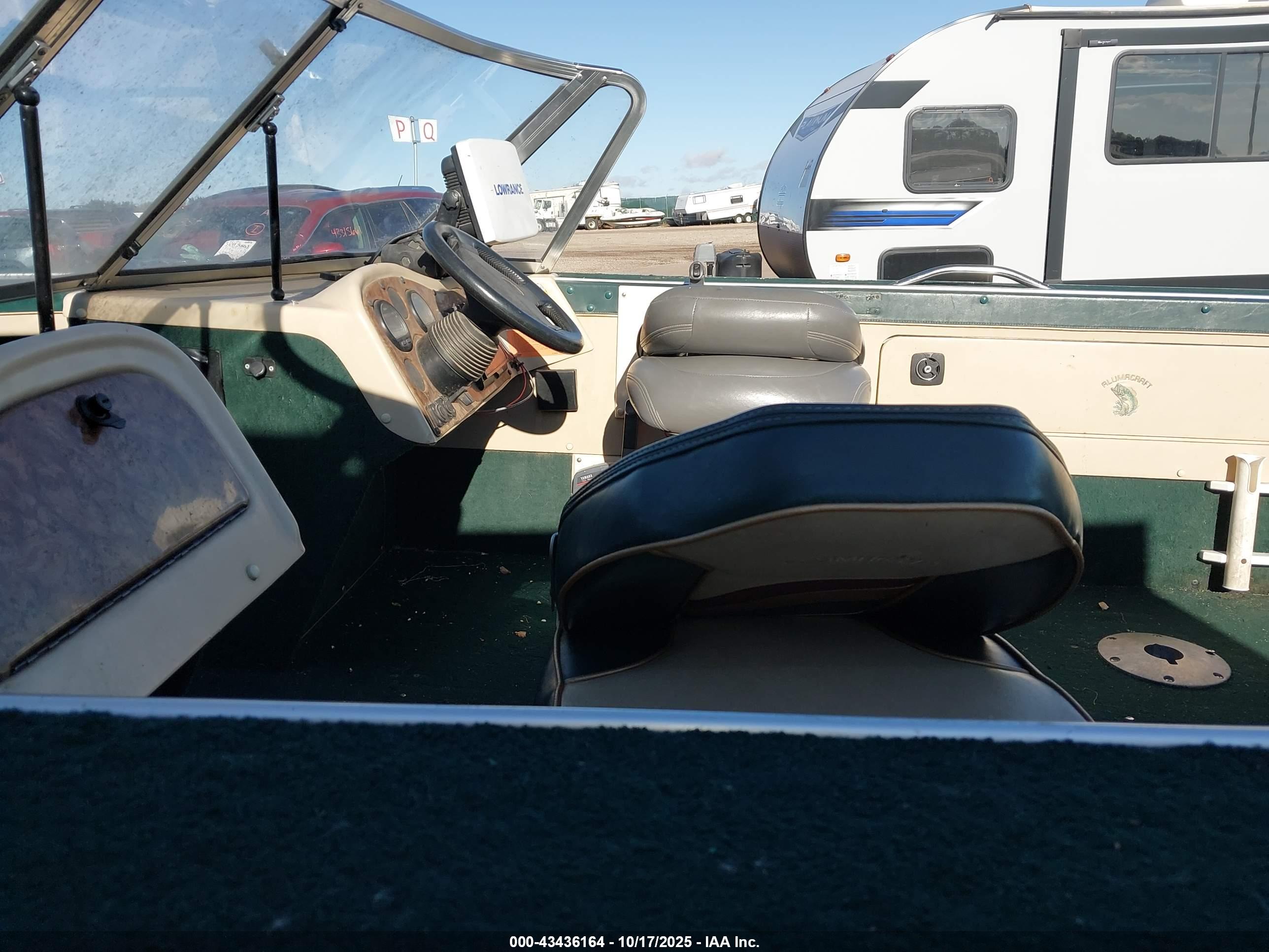 ALUMACRAFT BOAT image 5