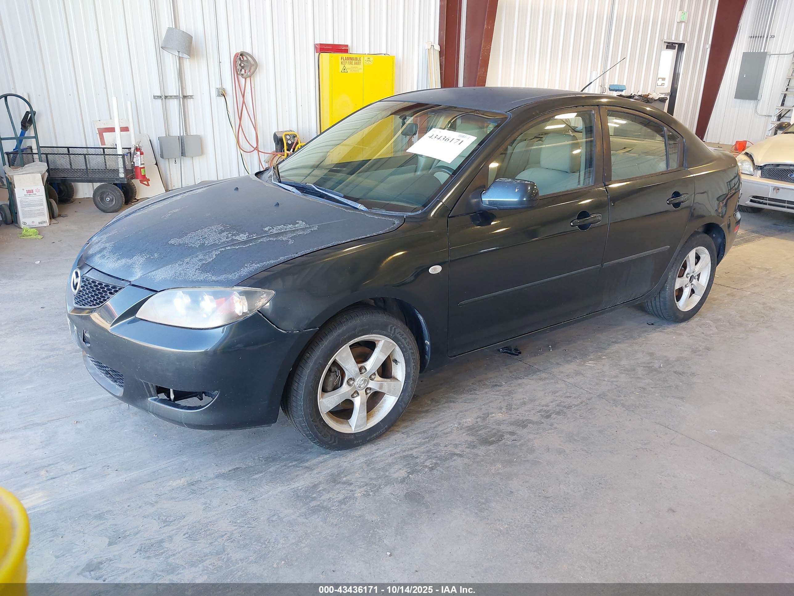 MAZDA MAZDA3 image 2