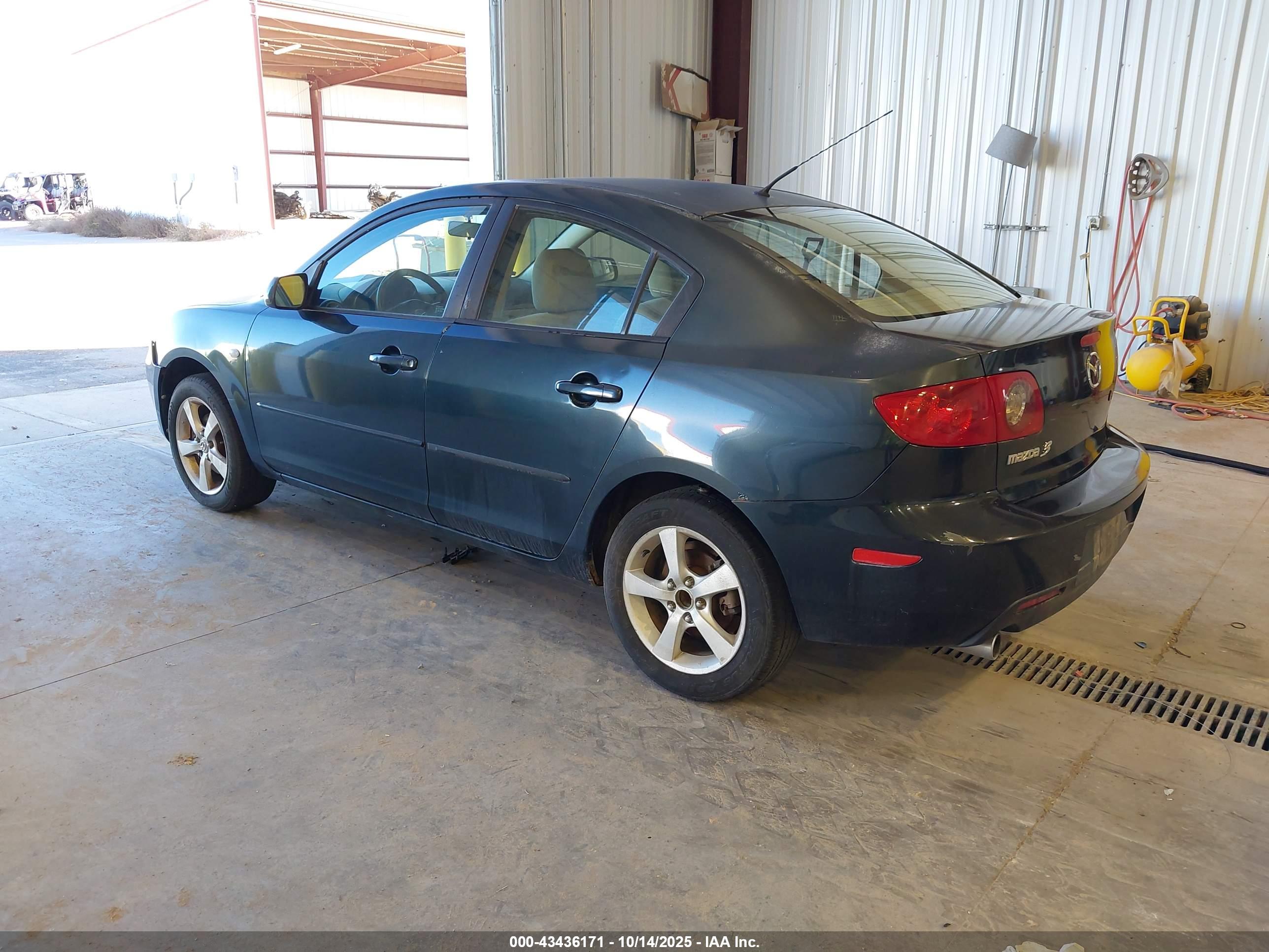 MAZDA MAZDA3 image 3