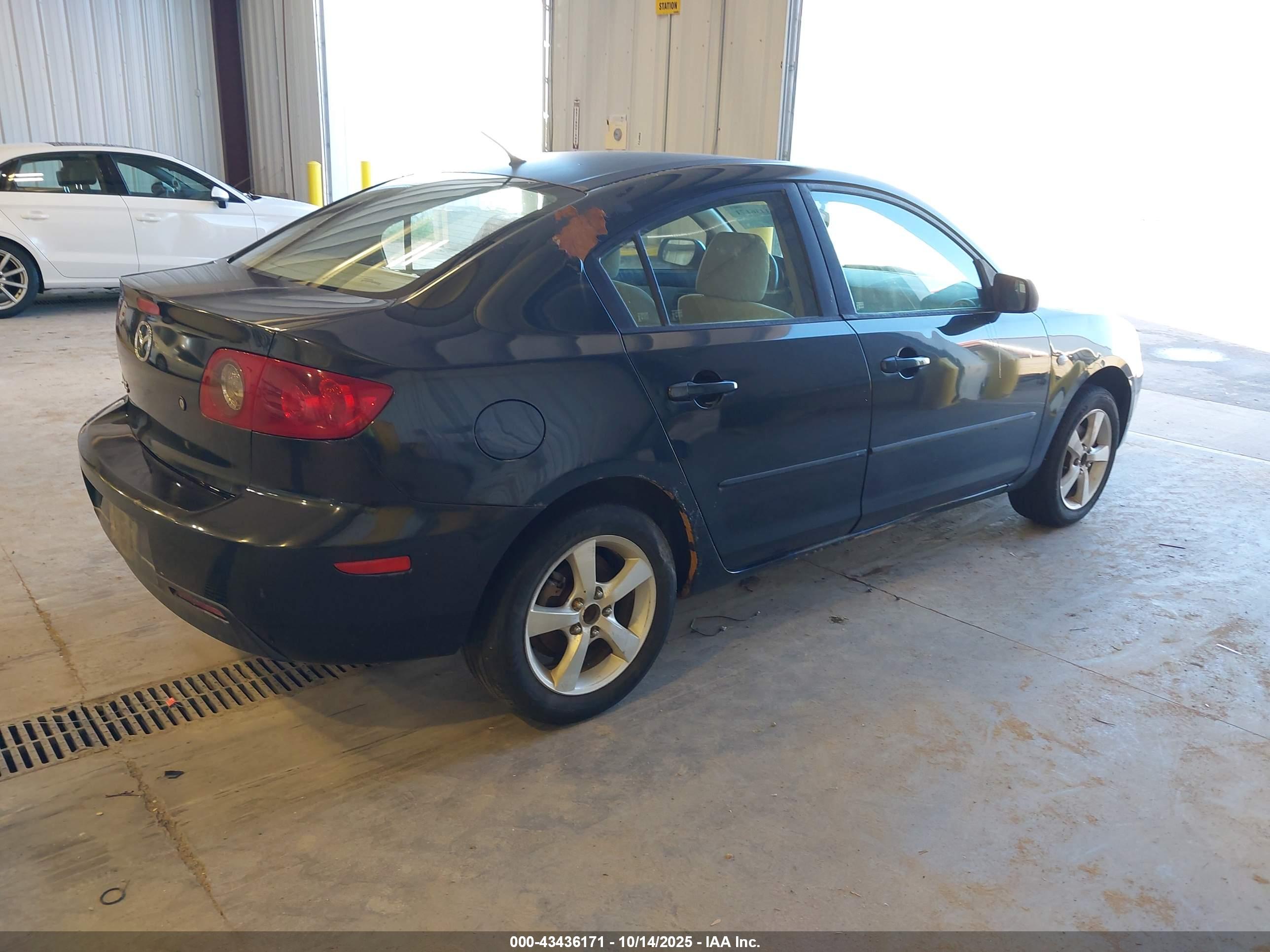 MAZDA MAZDA3 image 4