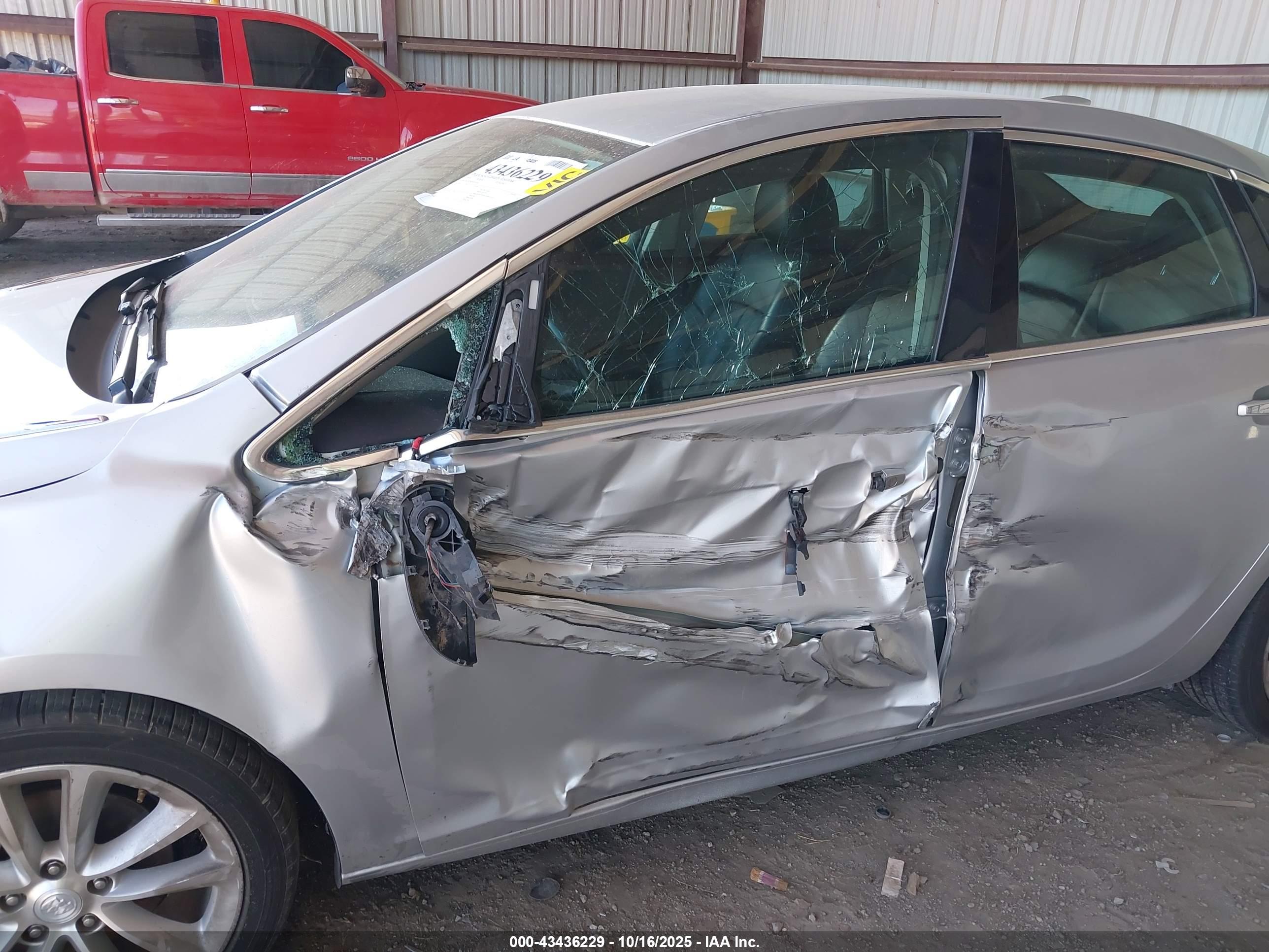 BUICK VERANO image 6