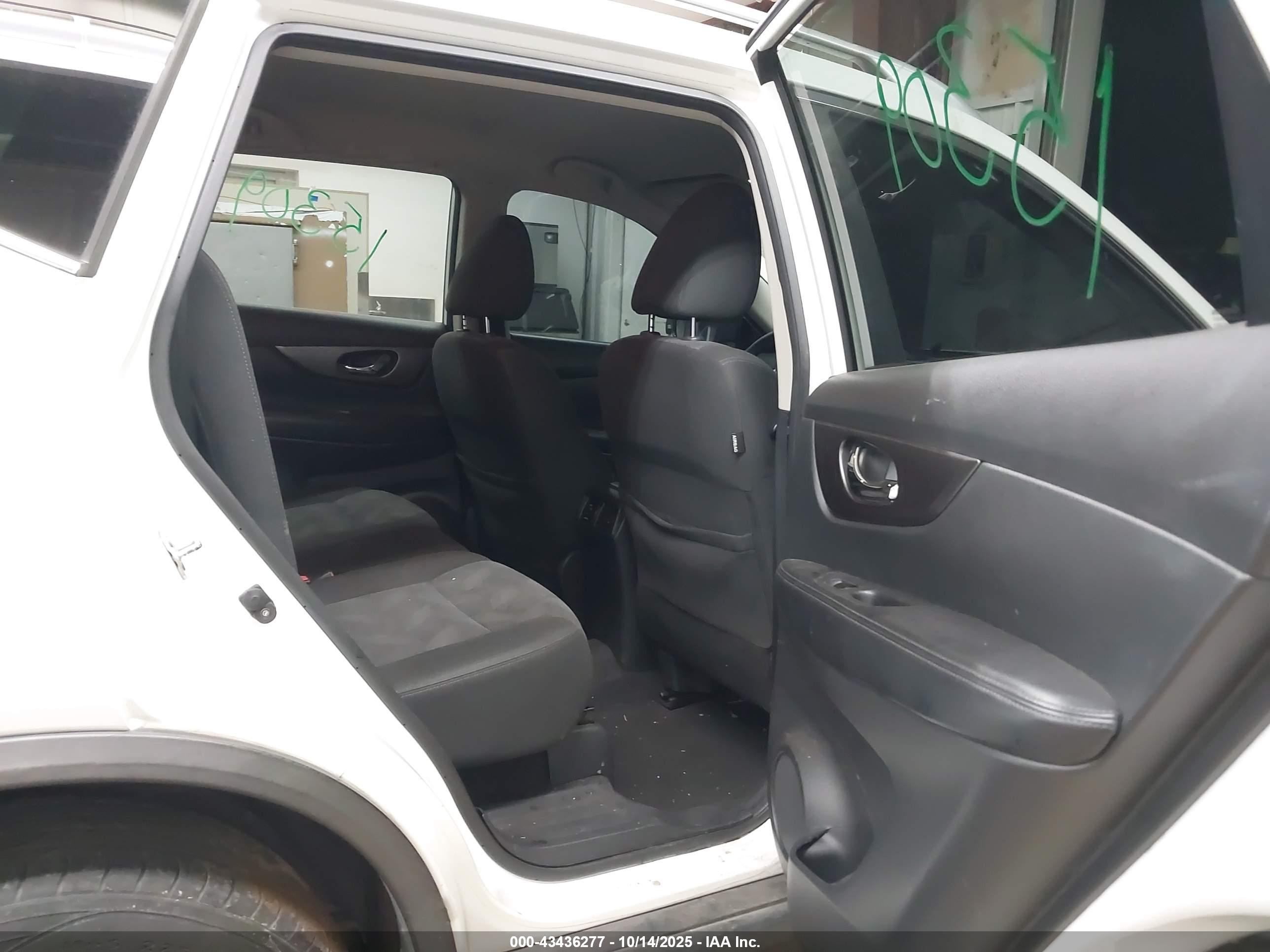 NISSAN ROGUE image 8