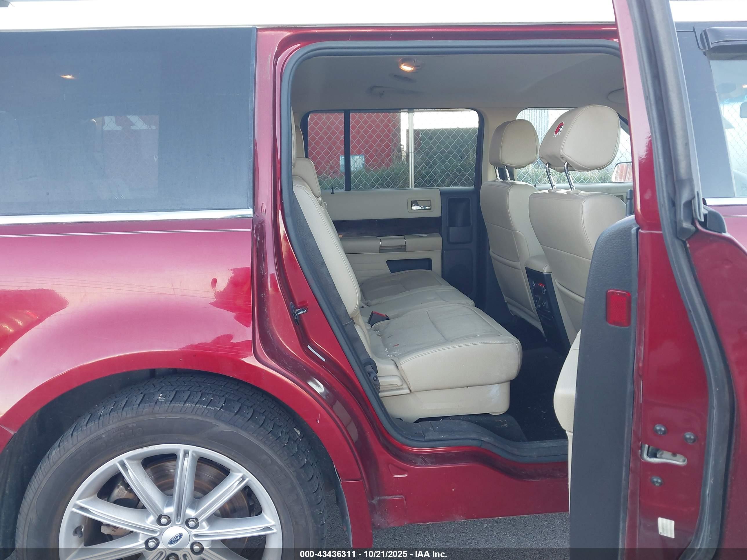 FORD FLEX image 8