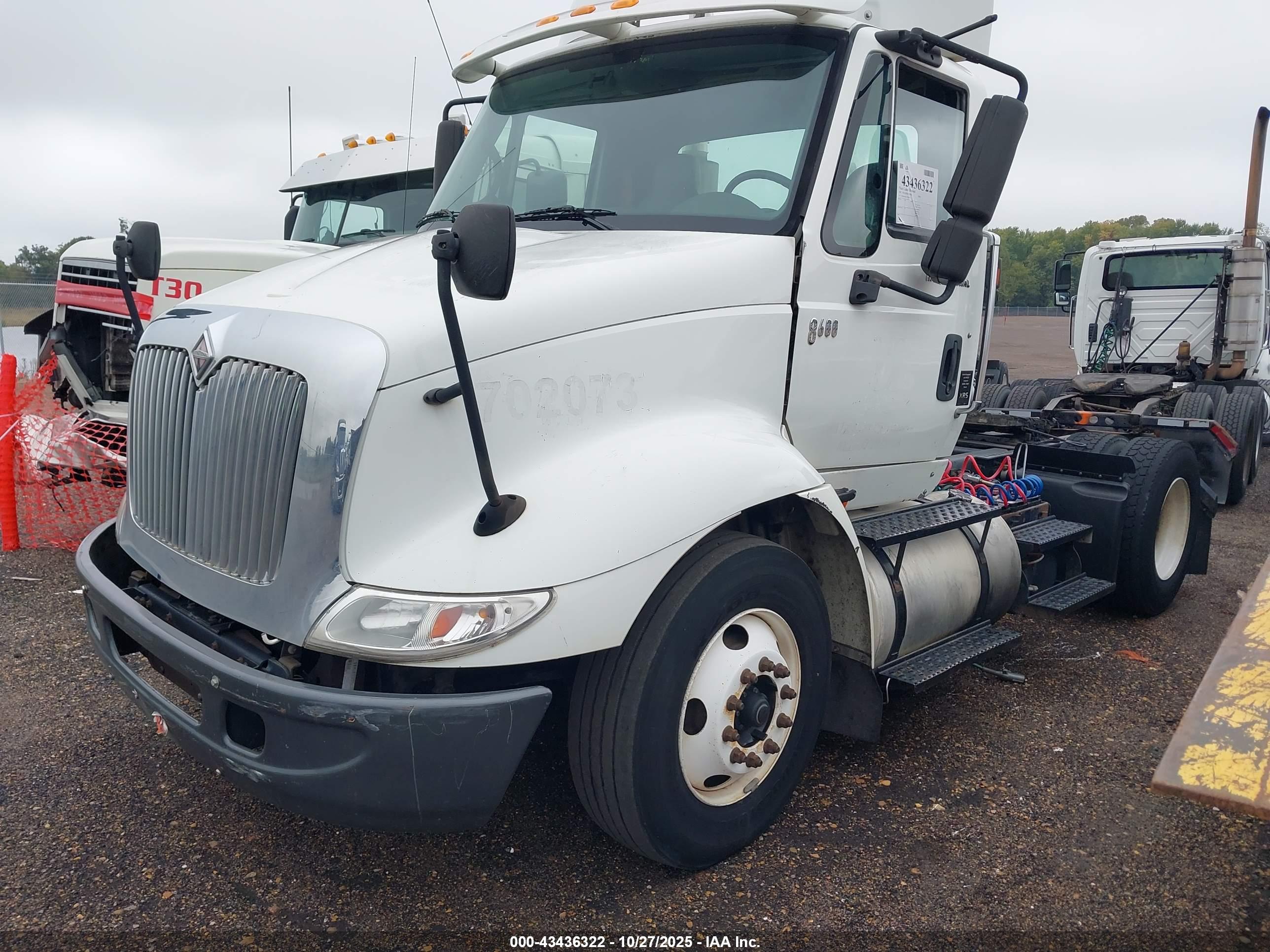 INTERNATIONAL 8000 image 2