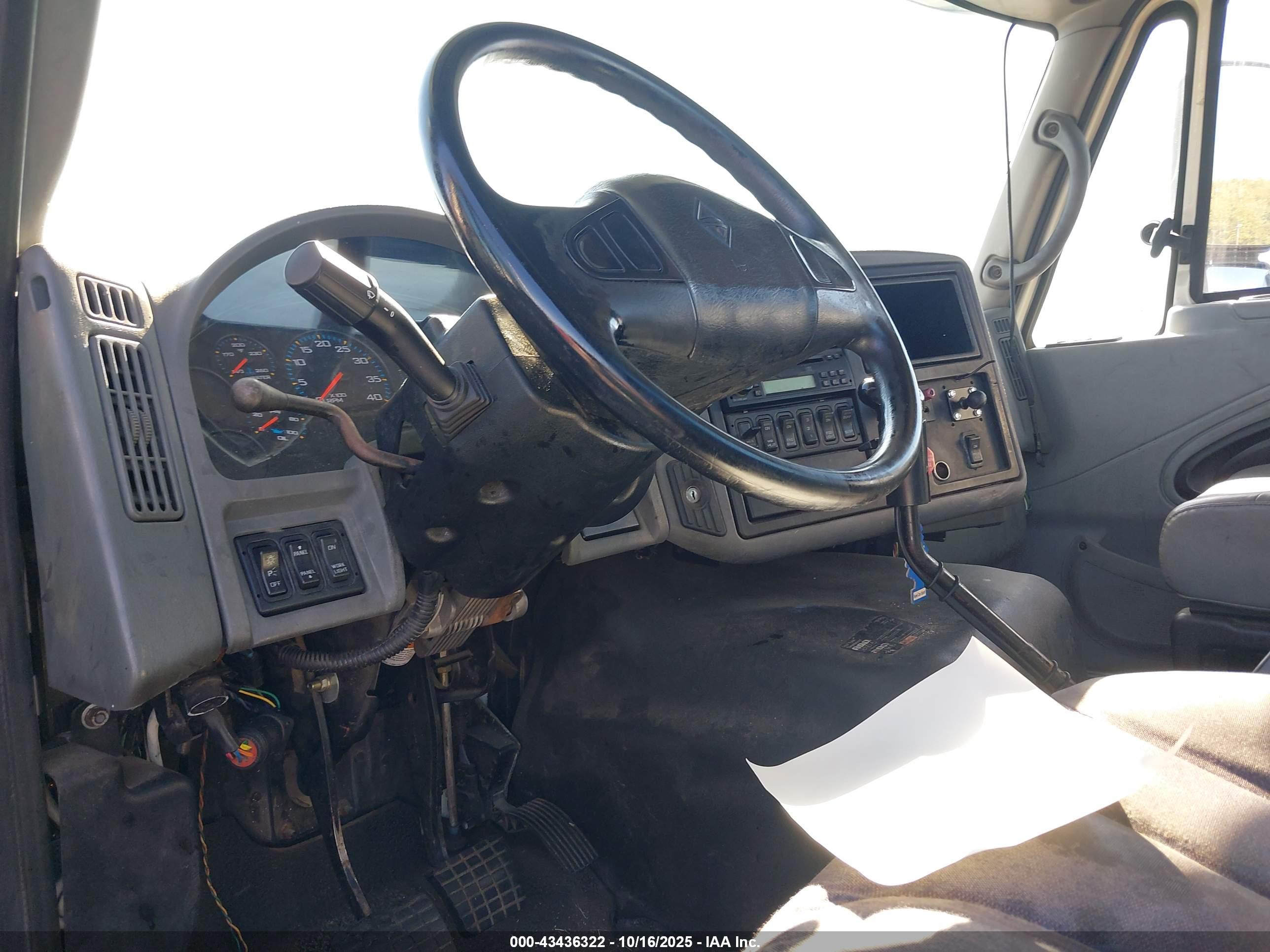 INTERNATIONAL 8000 image 7