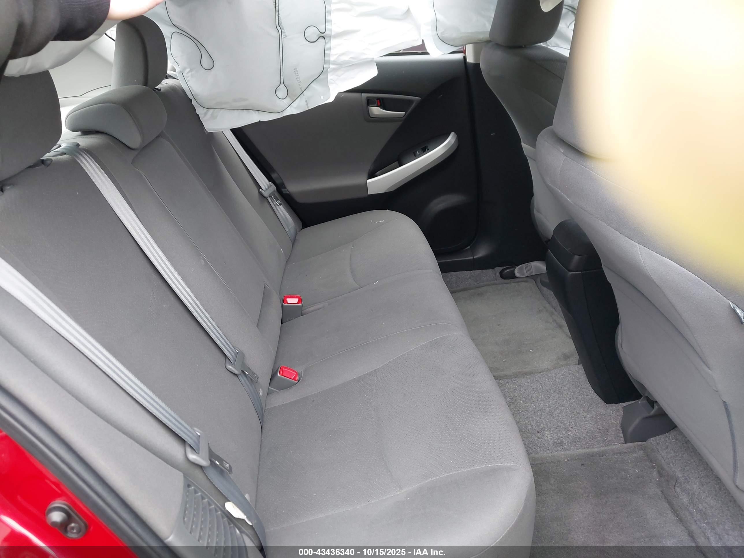 TOYOTA PRIUS image 8