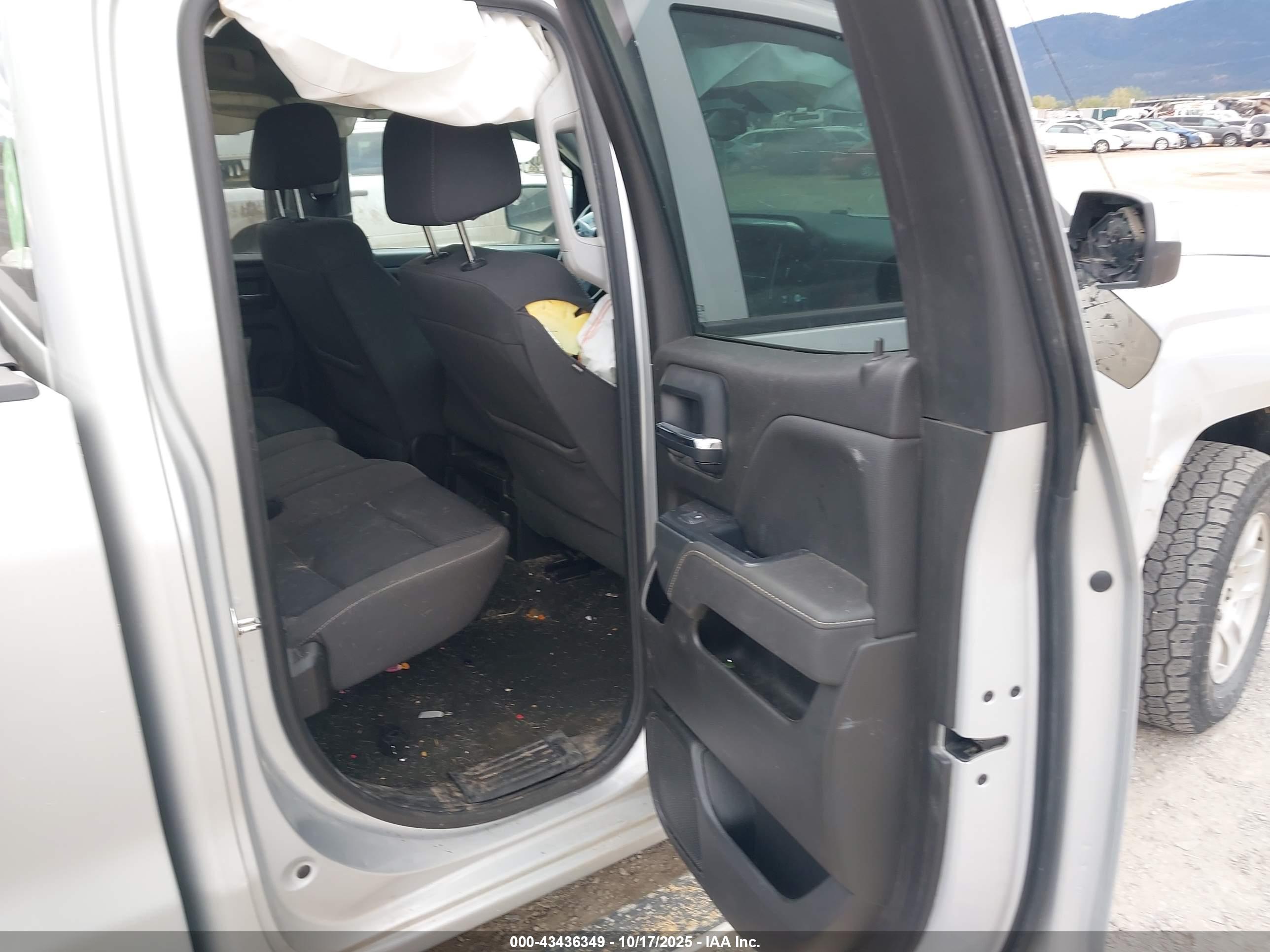 CHEVROLET SILVERADO image 8