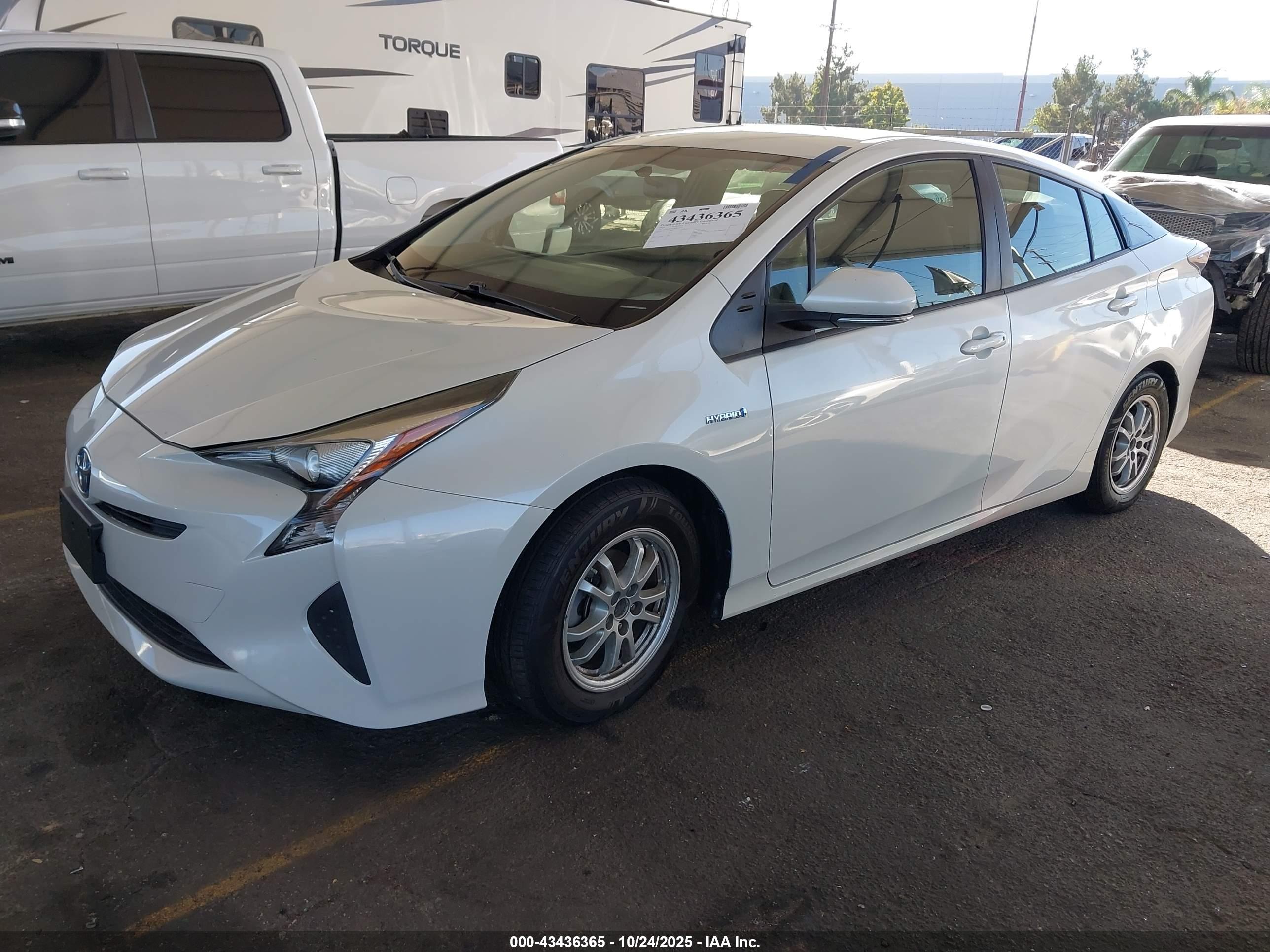 TOYOTA PRIUS image 2