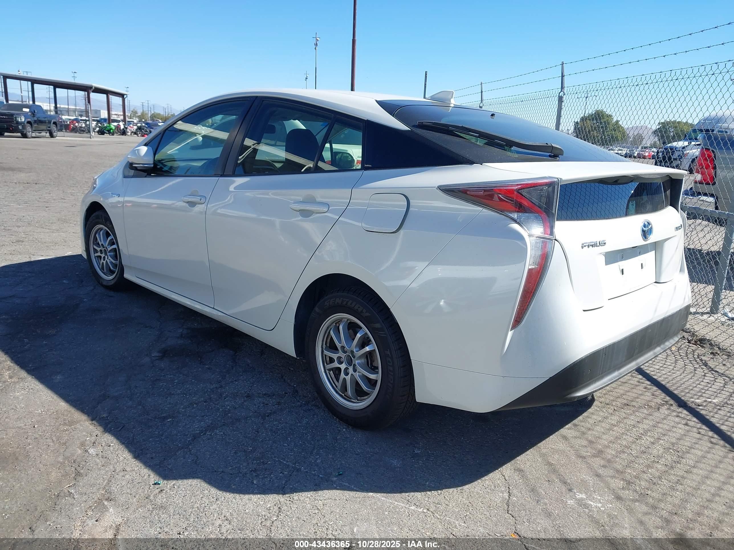 TOYOTA PRIUS image 3