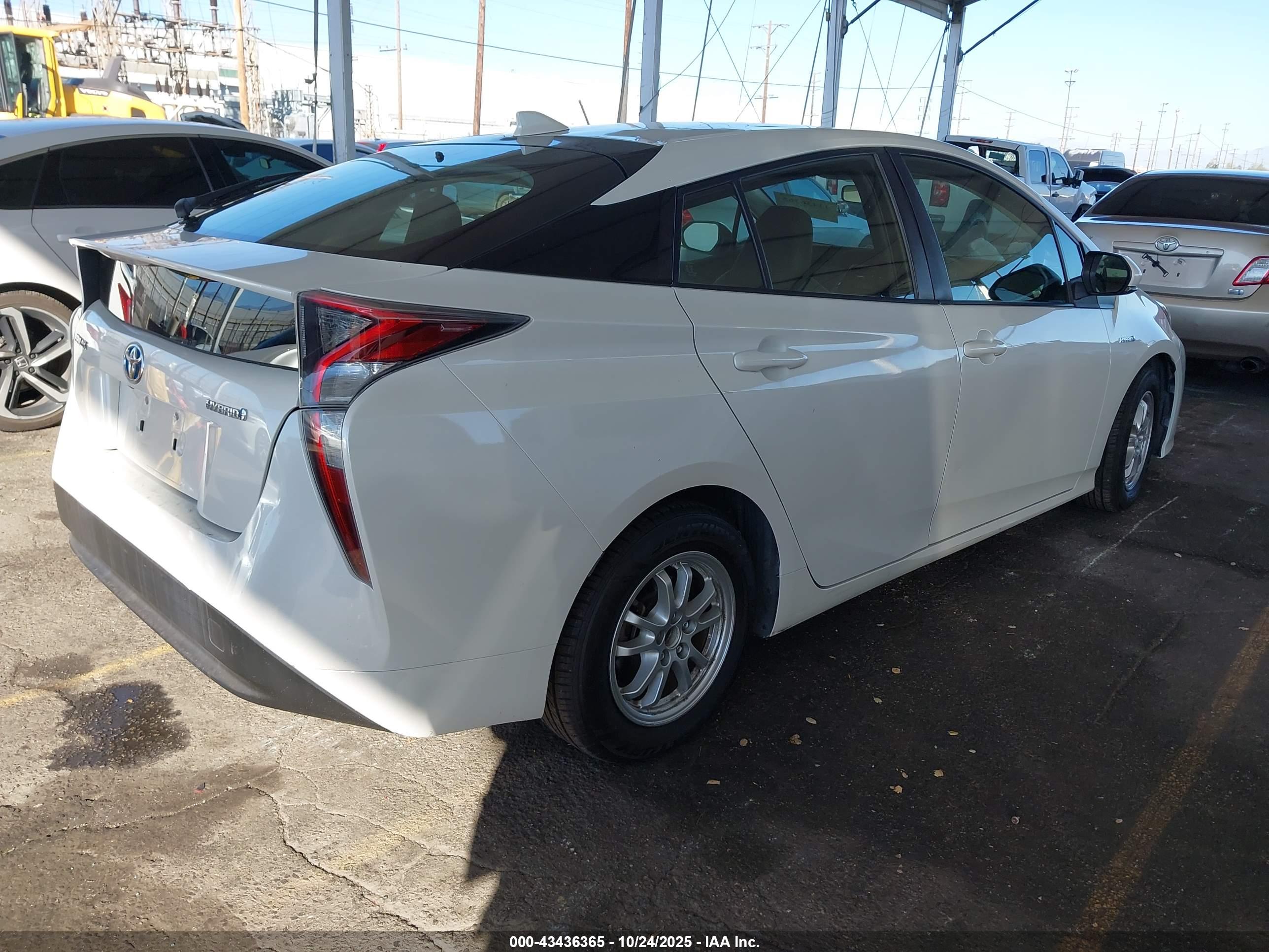 TOYOTA PRIUS image 4