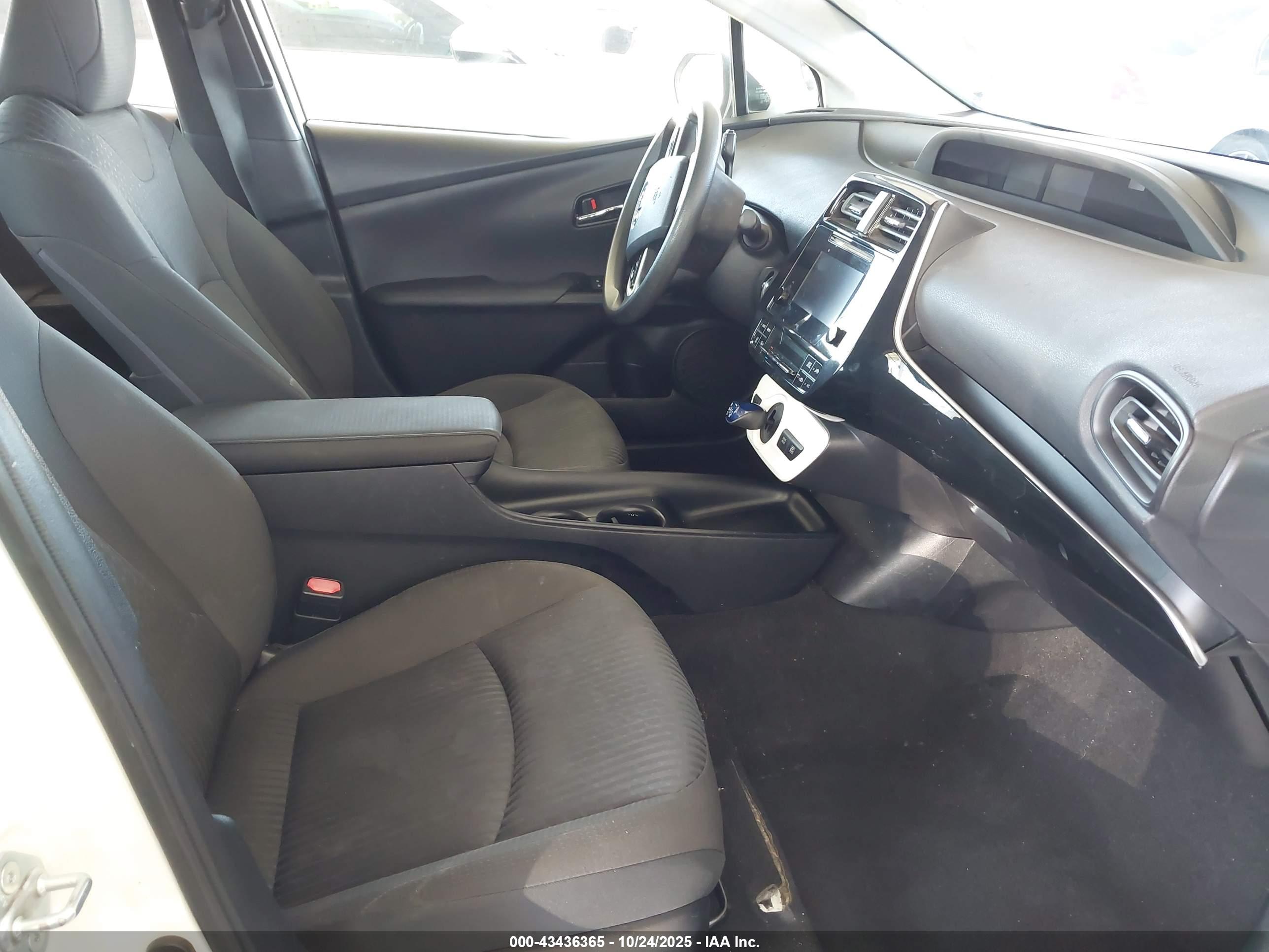 TOYOTA PRIUS image 5