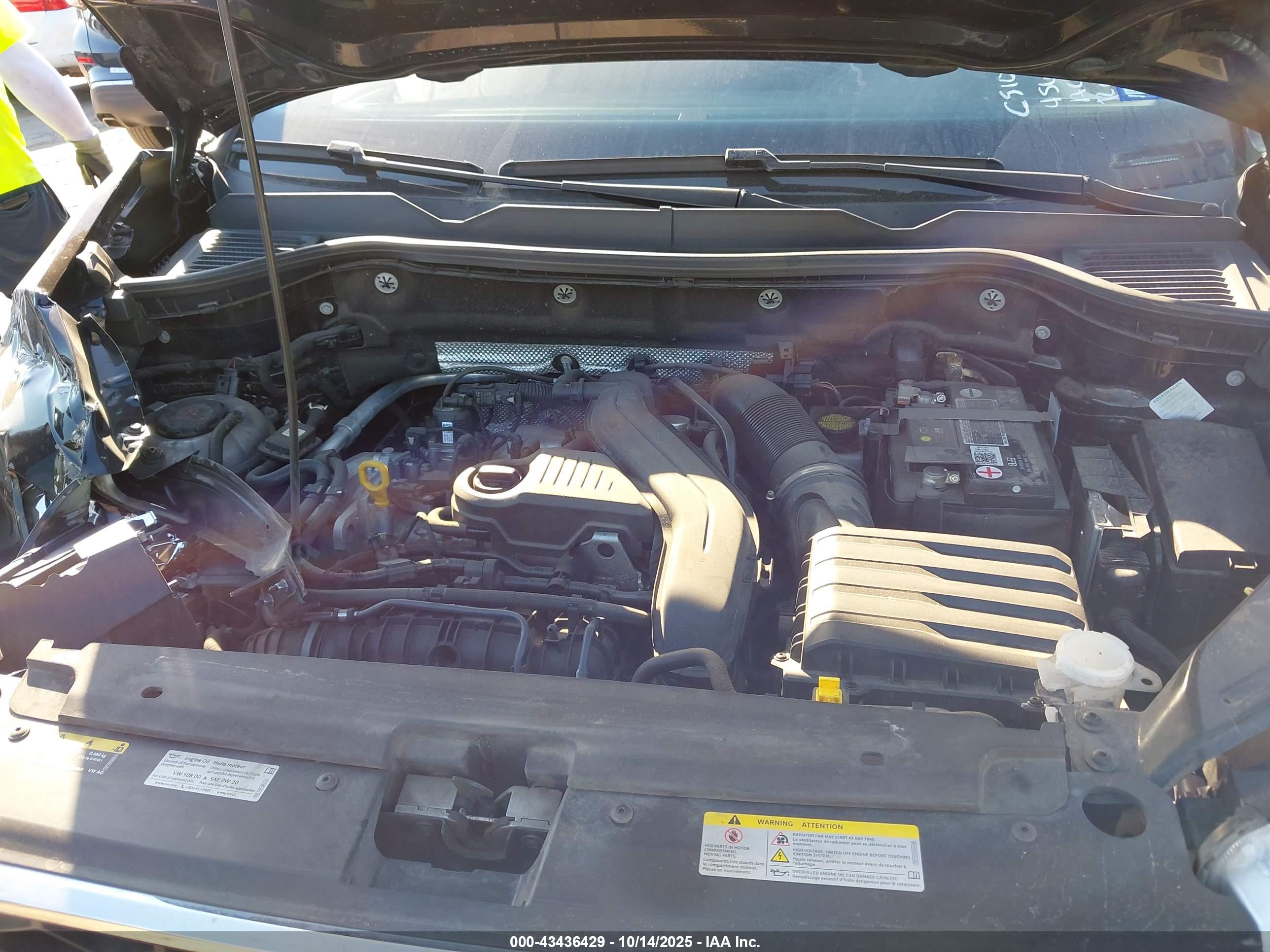 VOLKSWAGEN TAOS image 10
