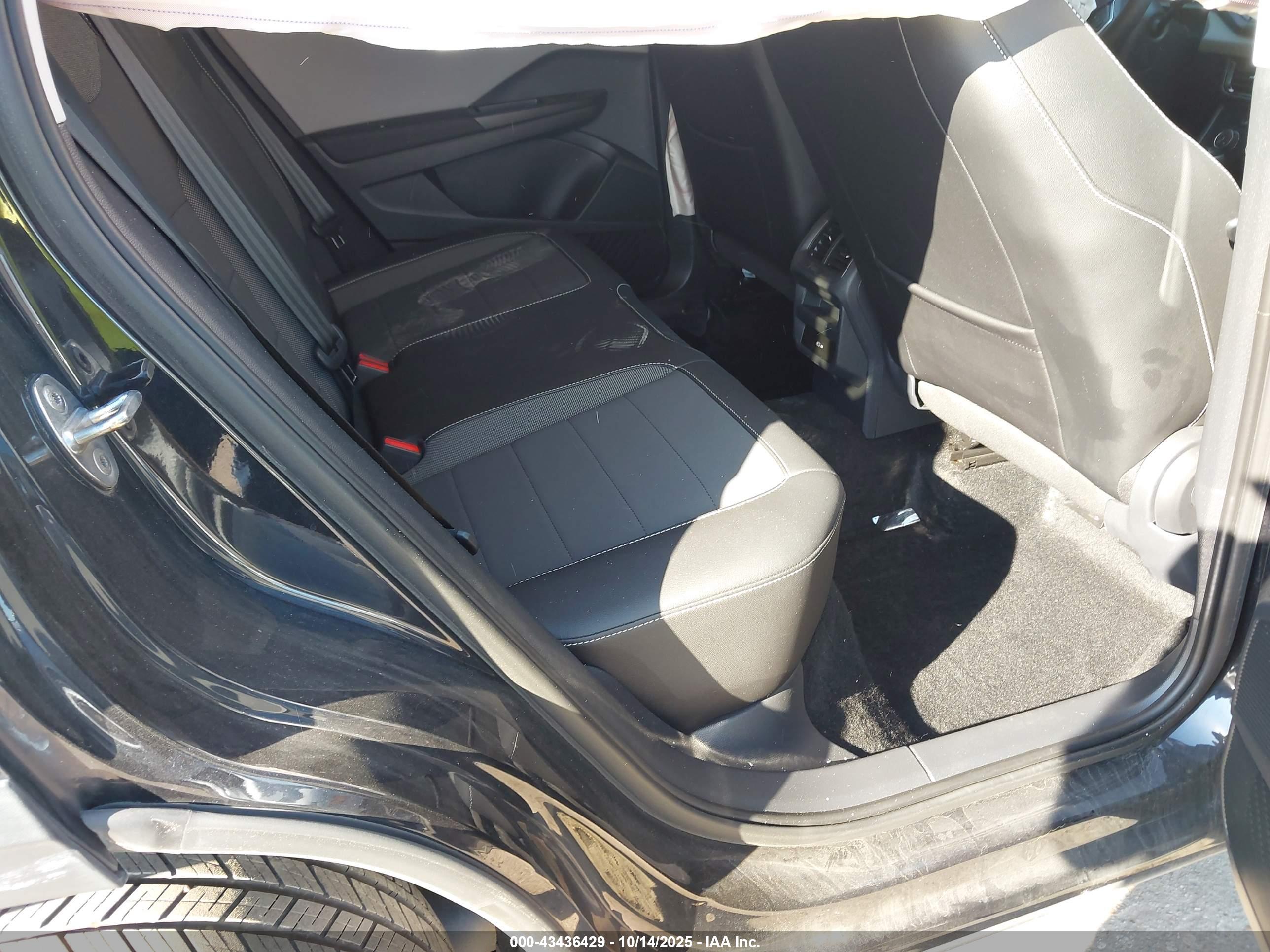 VOLKSWAGEN TAOS image 8