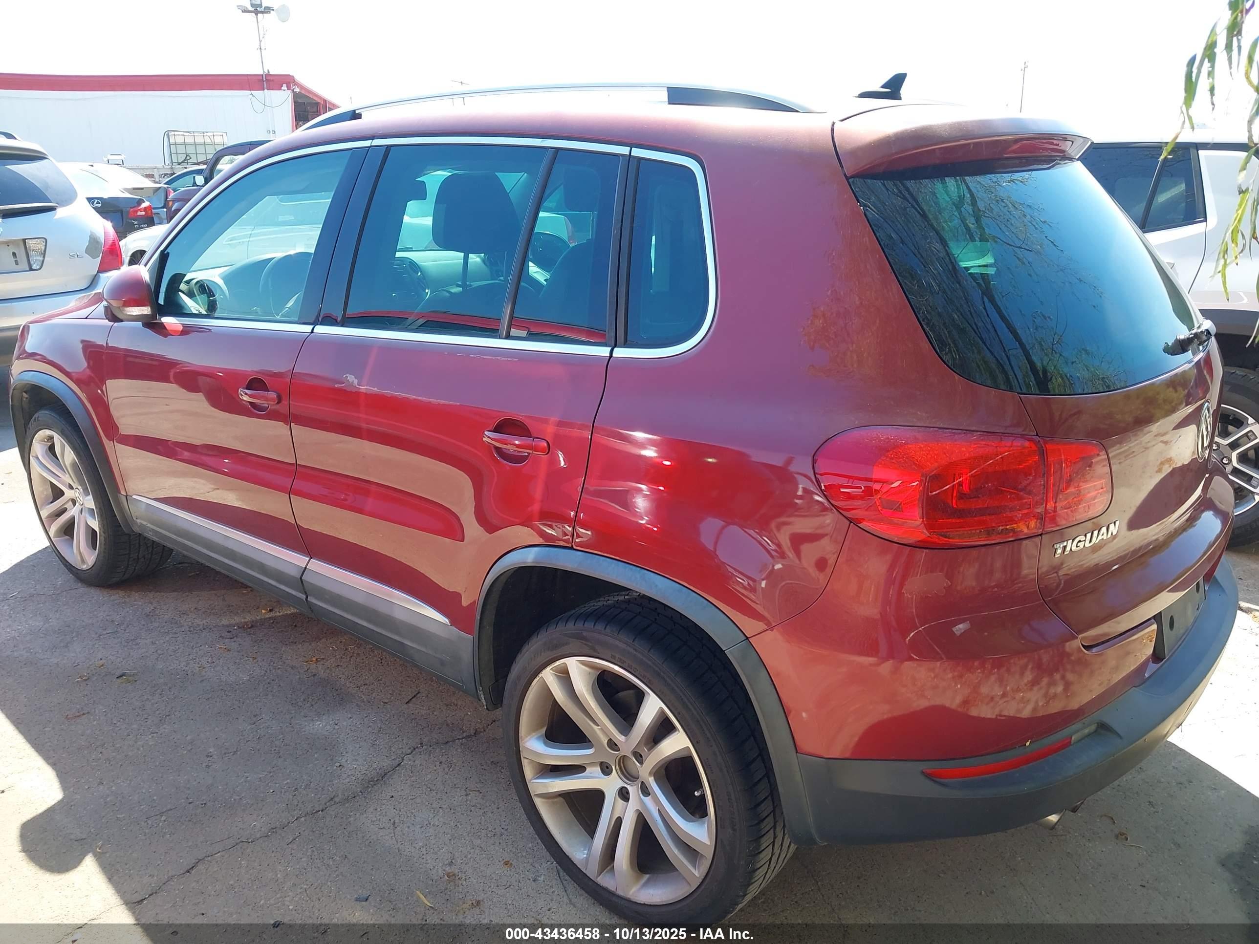 VOLKSWAGEN TIGUAN image 3